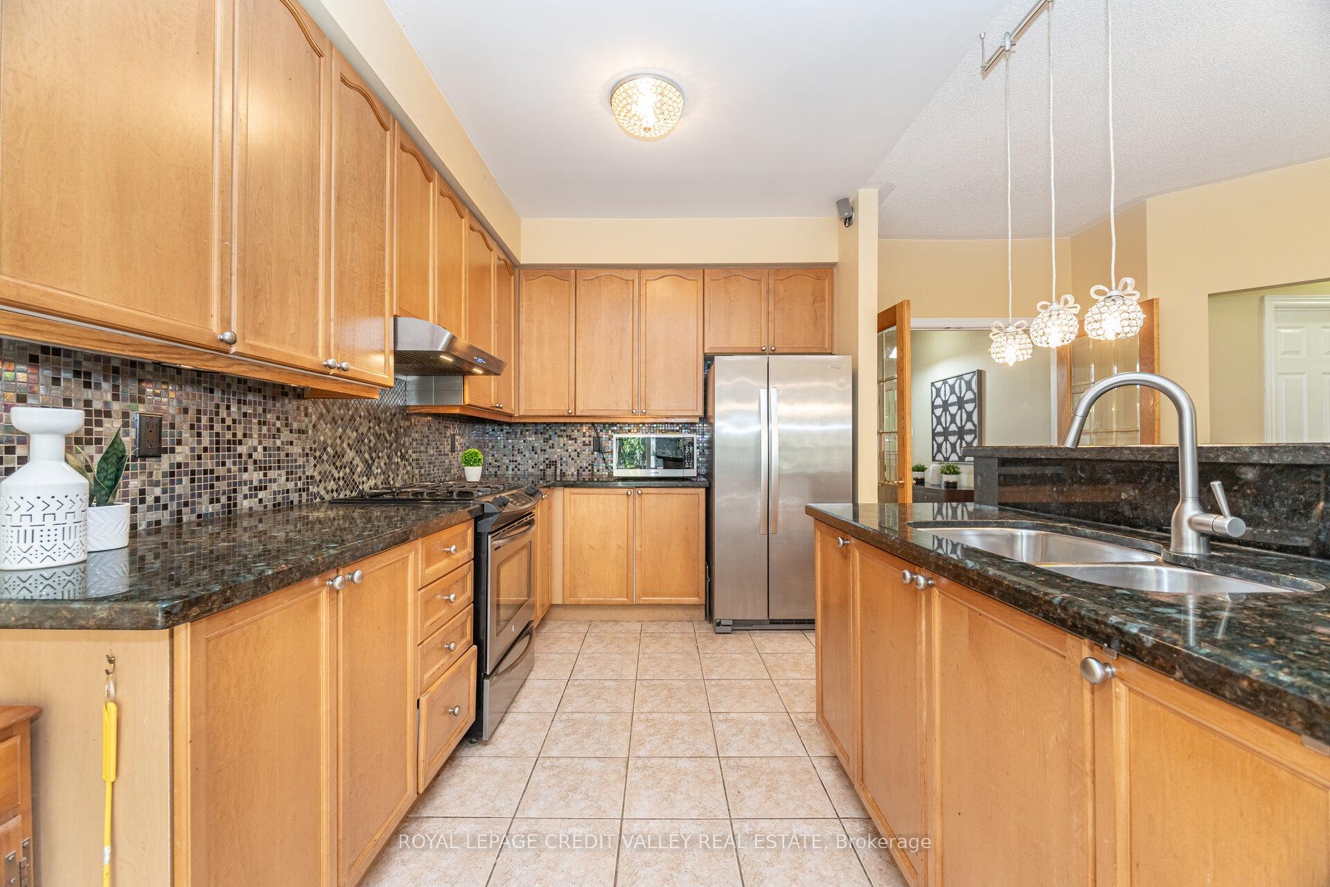 Photo 14 of 91 Trailside Walk, Brampton, Bramalea North Industrial — HOMEH