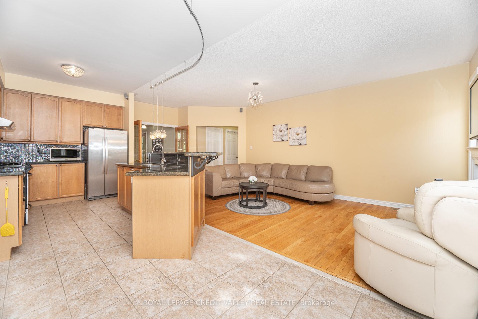 Photo 12 of 91 Trailside Walk, Brampton, Bramalea North Industrial — HOMEH
