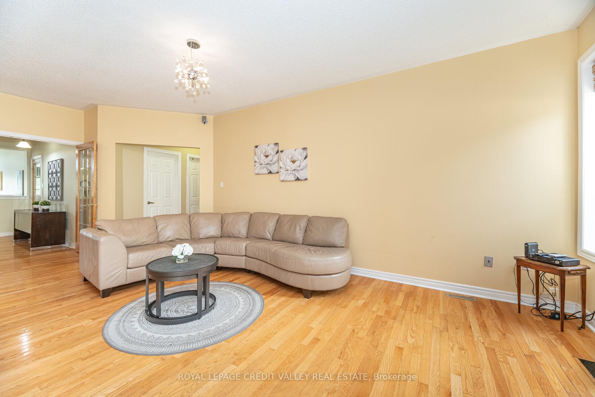 Photo 17 of 91 Trailside Walk, Brampton, Bramalea North Industrial — HOMEH