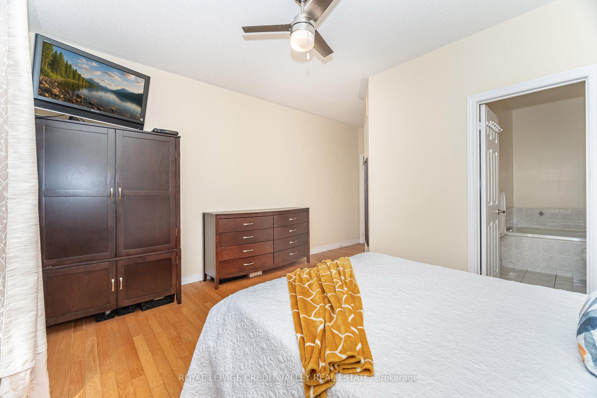 Photo 19 of 91 Trailside Walk, Brampton, Bramalea North Industrial — HOMEH