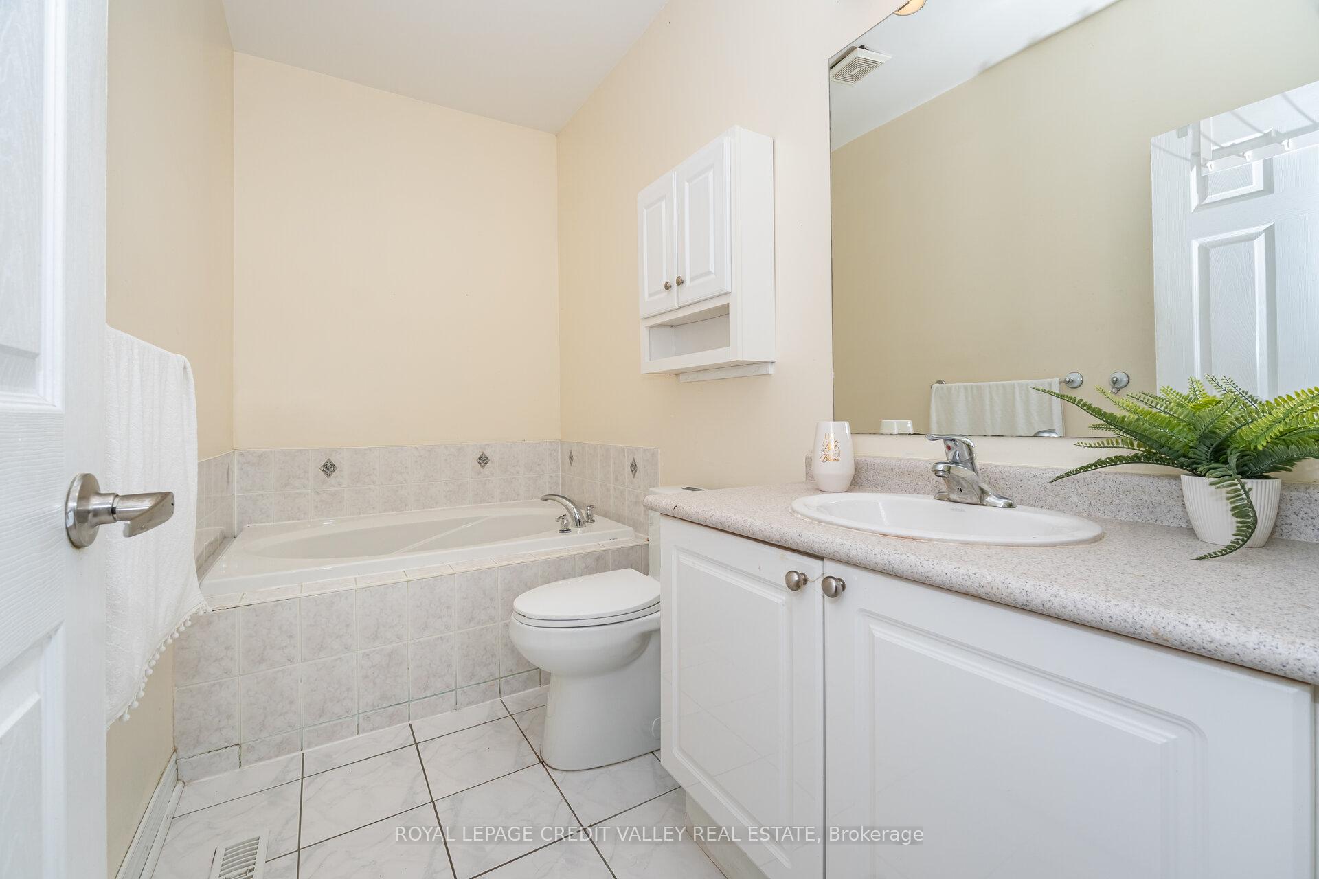 Photo 23 of 91 Trailside Walk, Brampton, Bramalea North Industrial — HOMEH