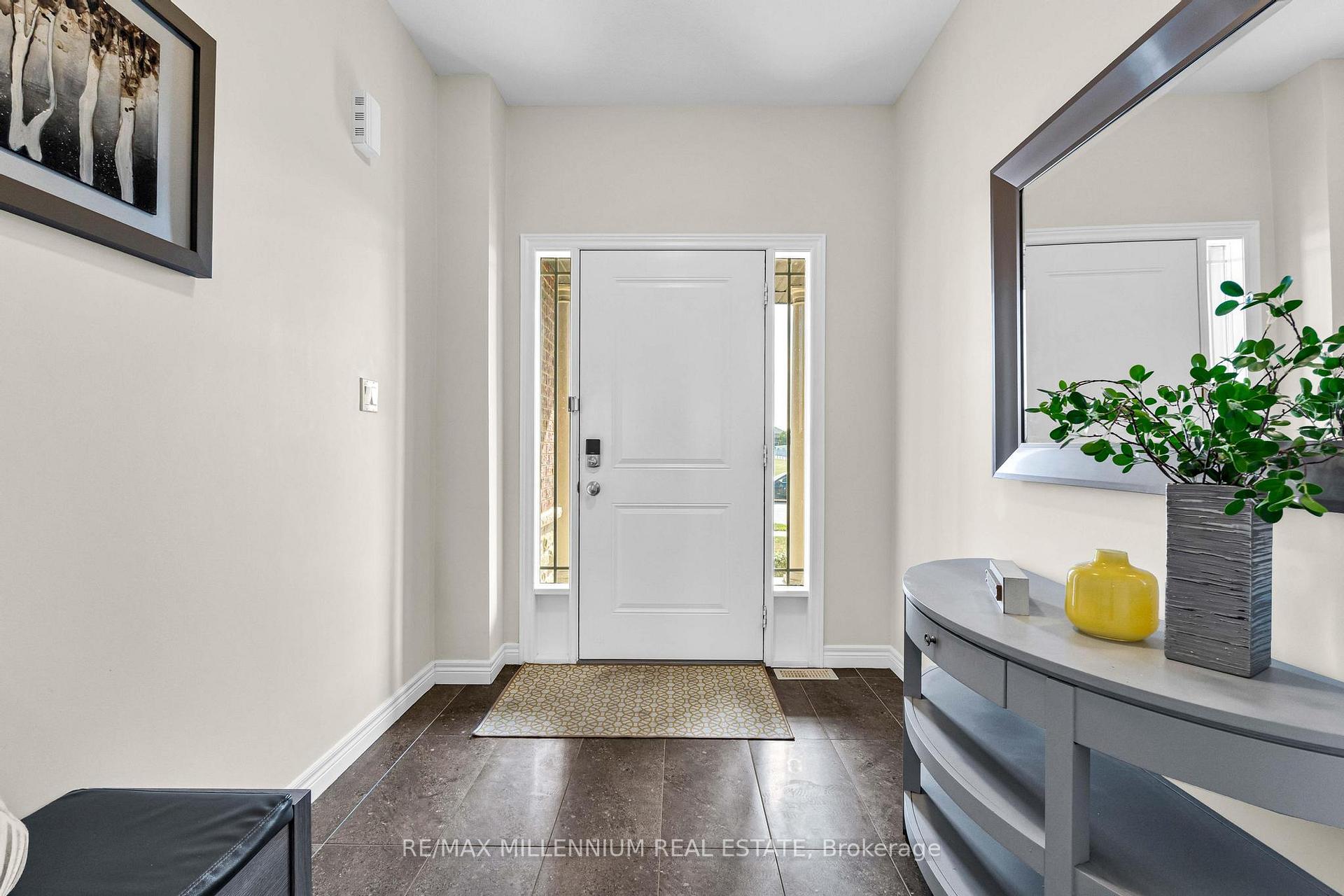 Photo 5 of 45 Bellagio Avenue, Hamilton, Stoney Creek Mountain — HOMEH