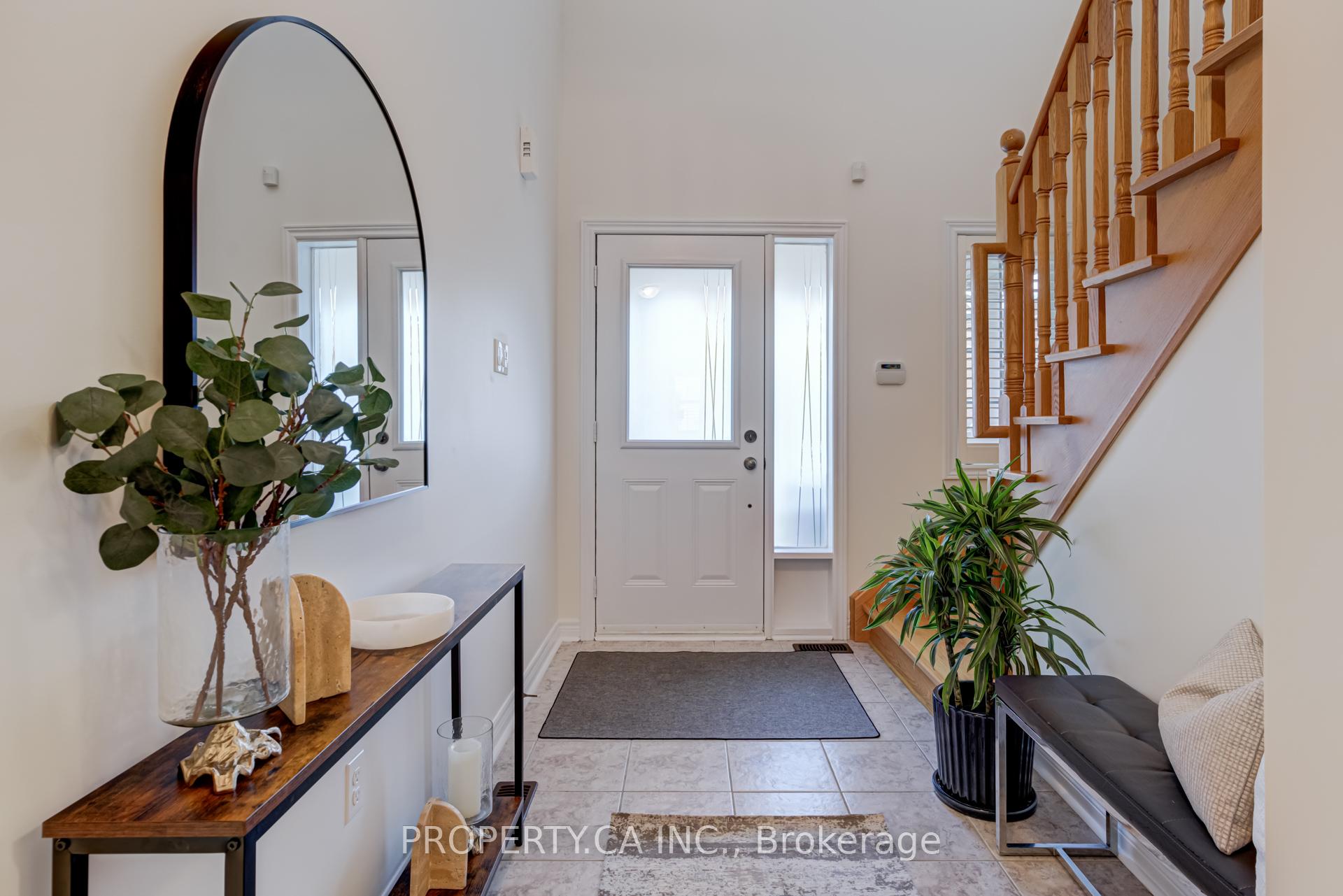 Photo 9 of 35 Canyon Gate Crescent, Vaughan, Rural Vaughan — HOMEH