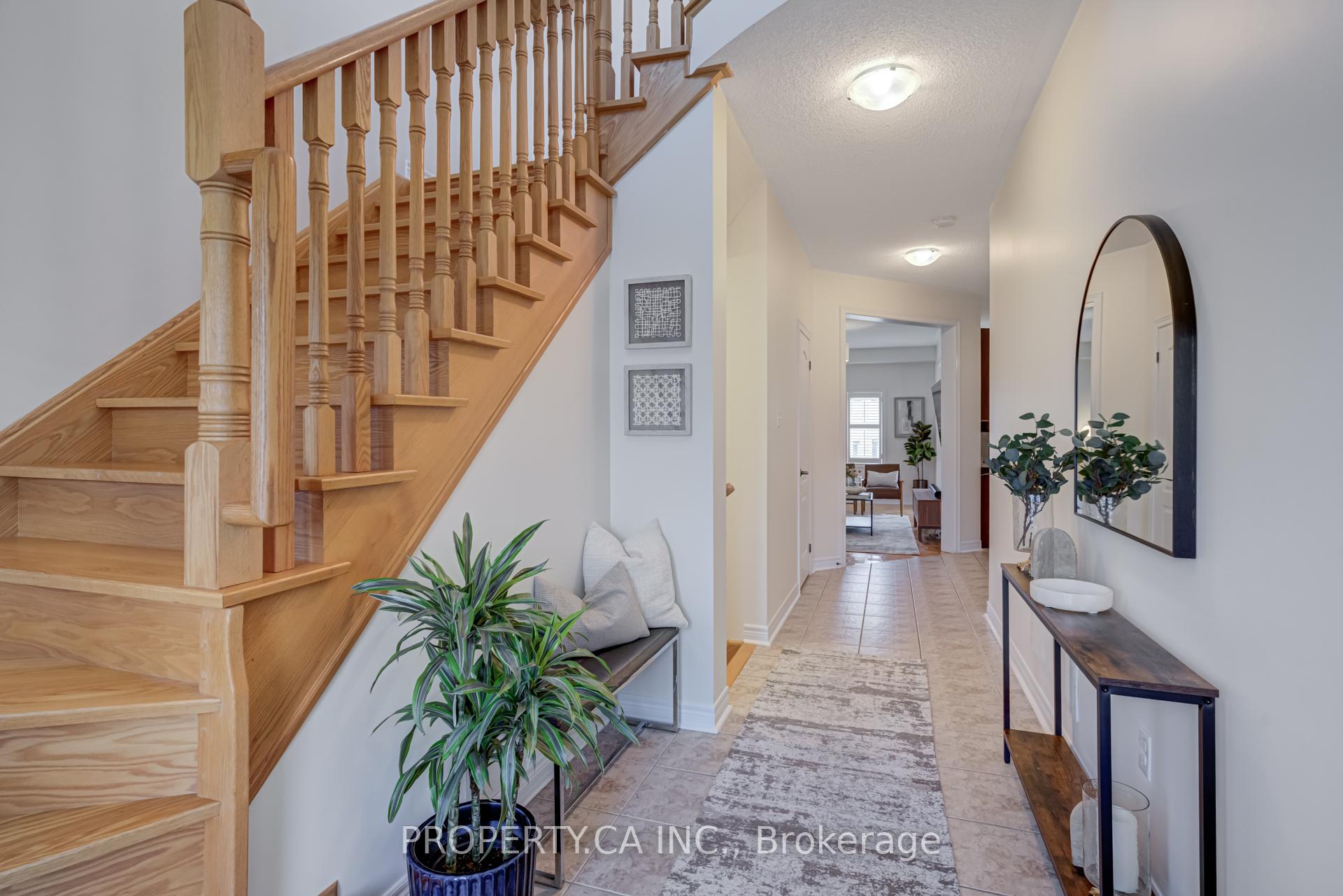 Photo 10 of 35 Canyon Gate Crescent, Vaughan, Rural Vaughan — HOMEH