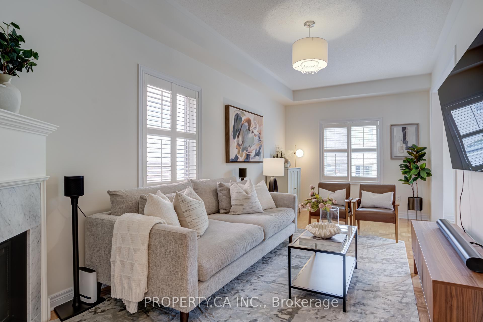Photo 3 of 35 Canyon Gate Crescent, Vaughan, Rural Vaughan — HOMEH