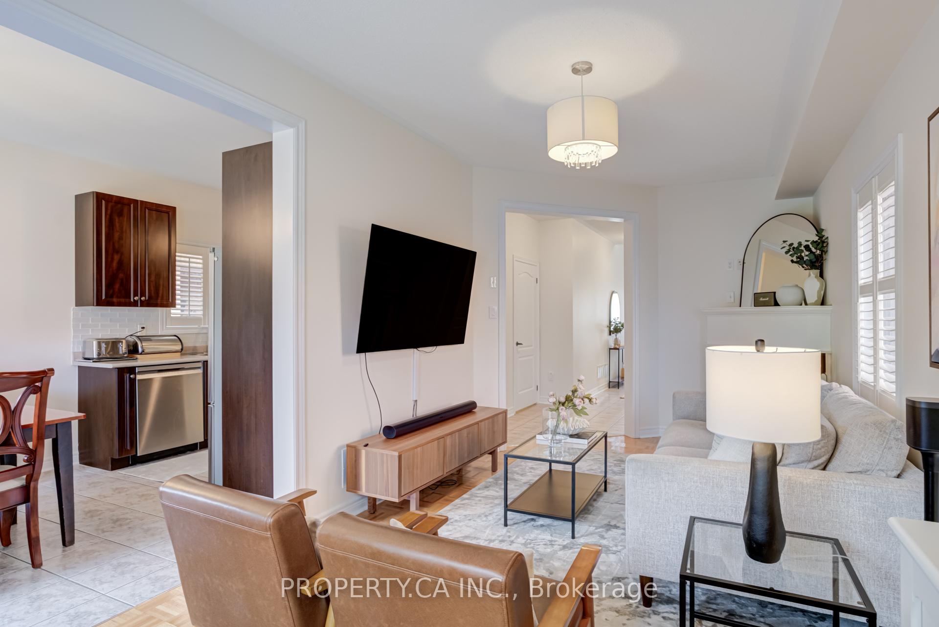Photo 6 of 35 Canyon Gate Crescent, Vaughan, Rural Vaughan — HOMEH
