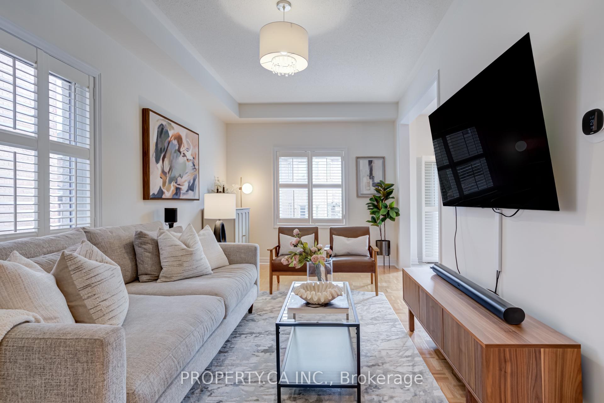 Photo 7 of 35 Canyon Gate Crescent, Vaughan, Rural Vaughan — HOMEH