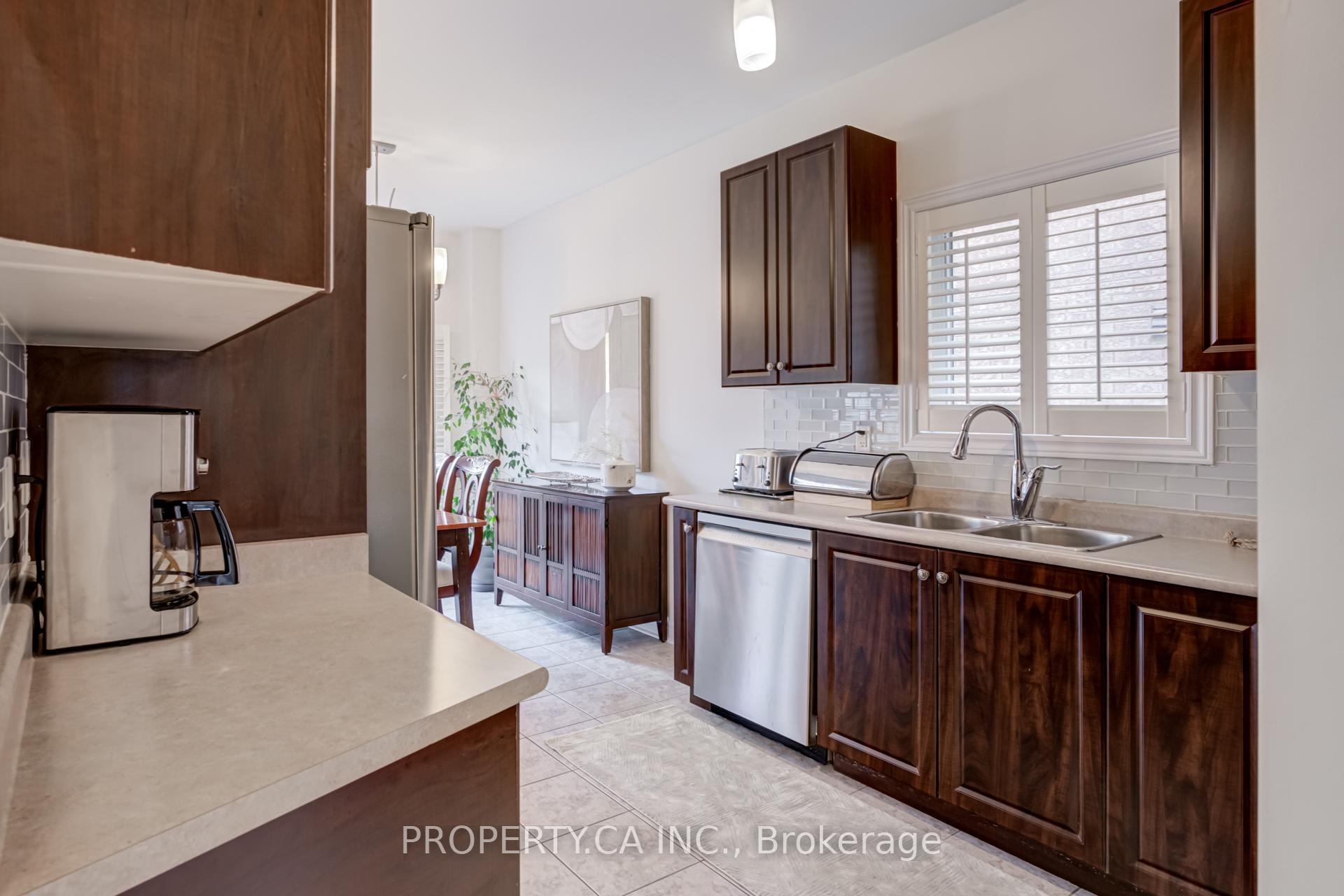 Photo 14 of 35 Canyon Gate Crescent, Vaughan, Rural Vaughan — HOMEH