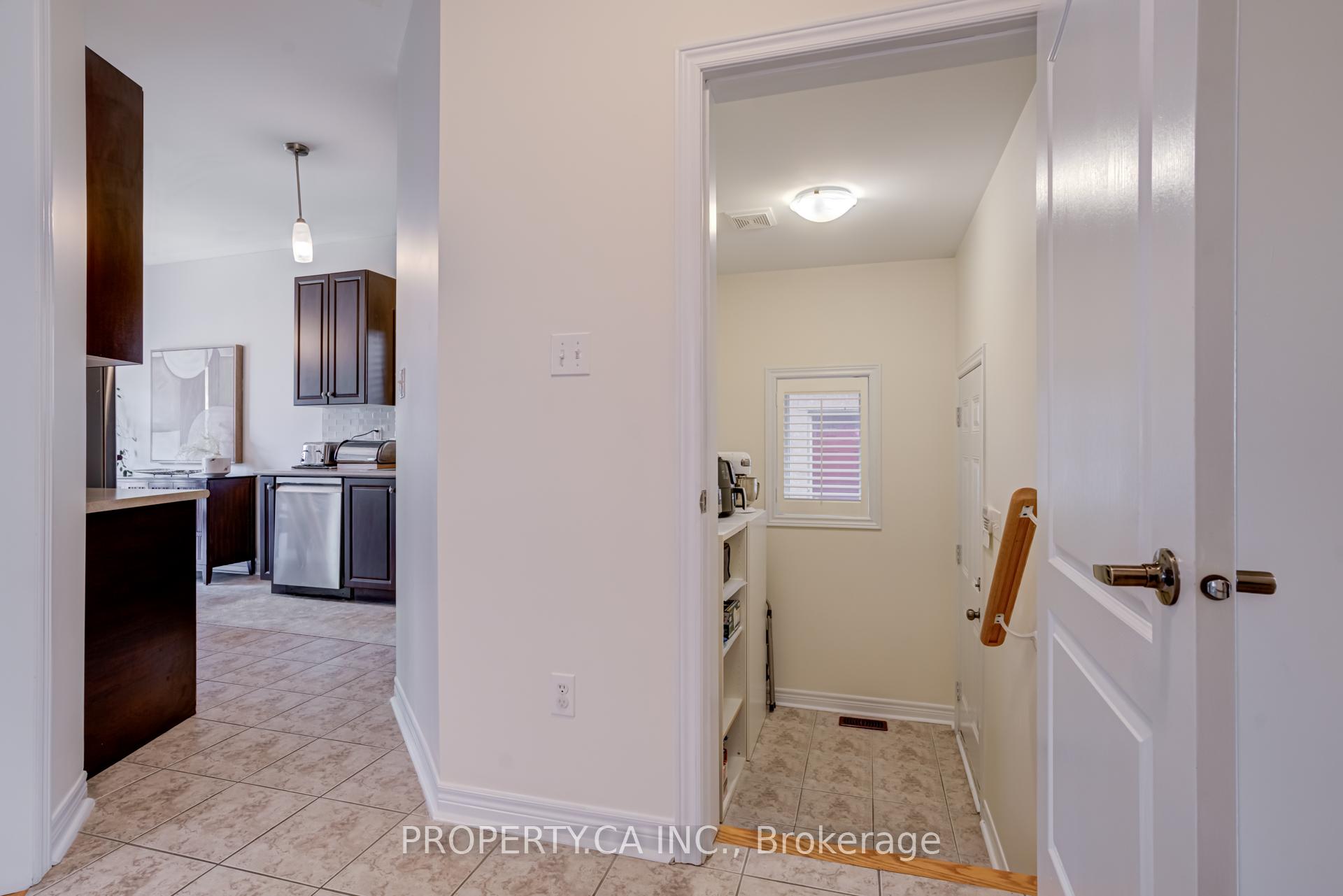 Photo 29 of 35 Canyon Gate Crescent, Vaughan, Rural Vaughan — HOMEH