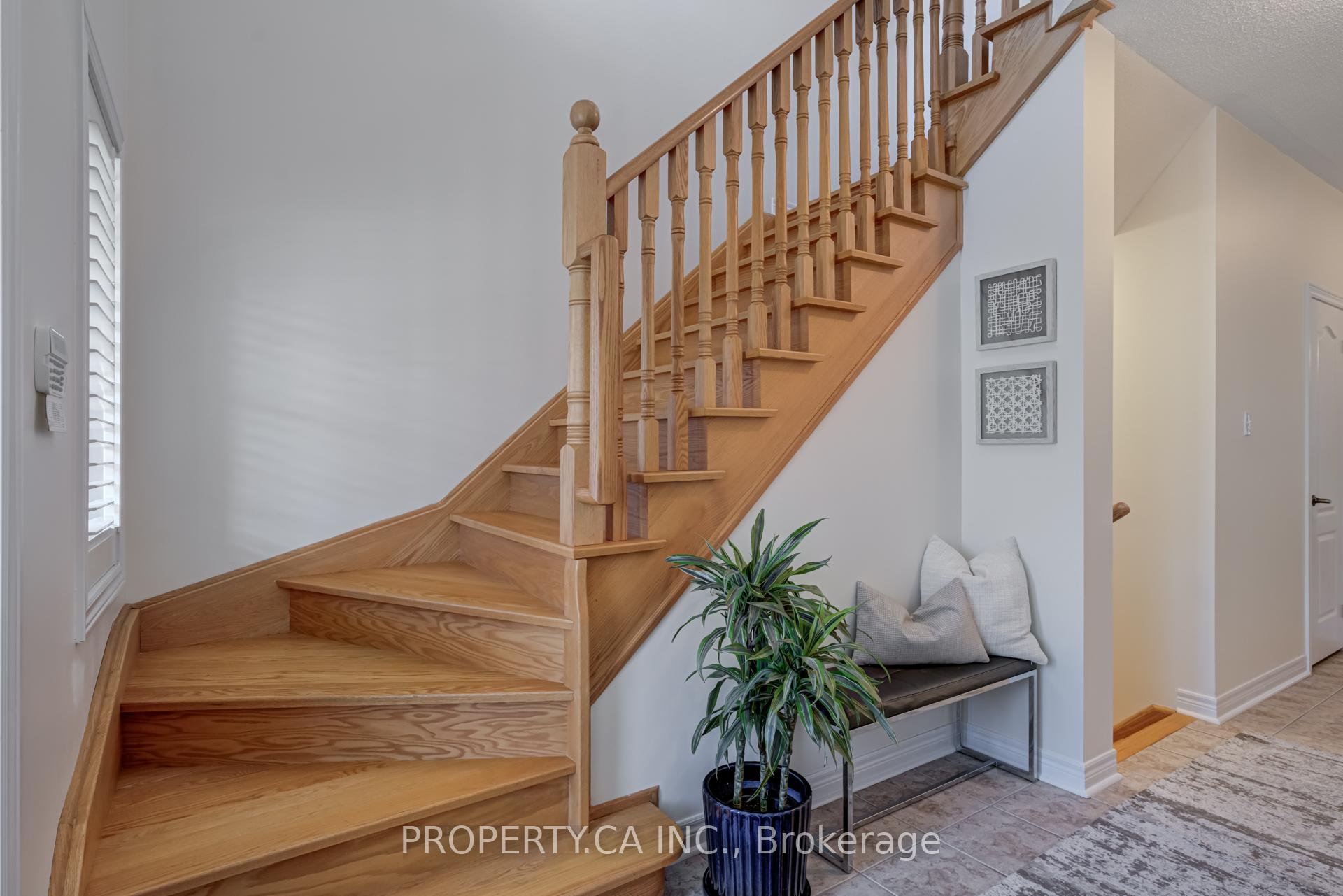 Photo 16 of 35 Canyon Gate Crescent, Vaughan, Rural Vaughan — HOMEH