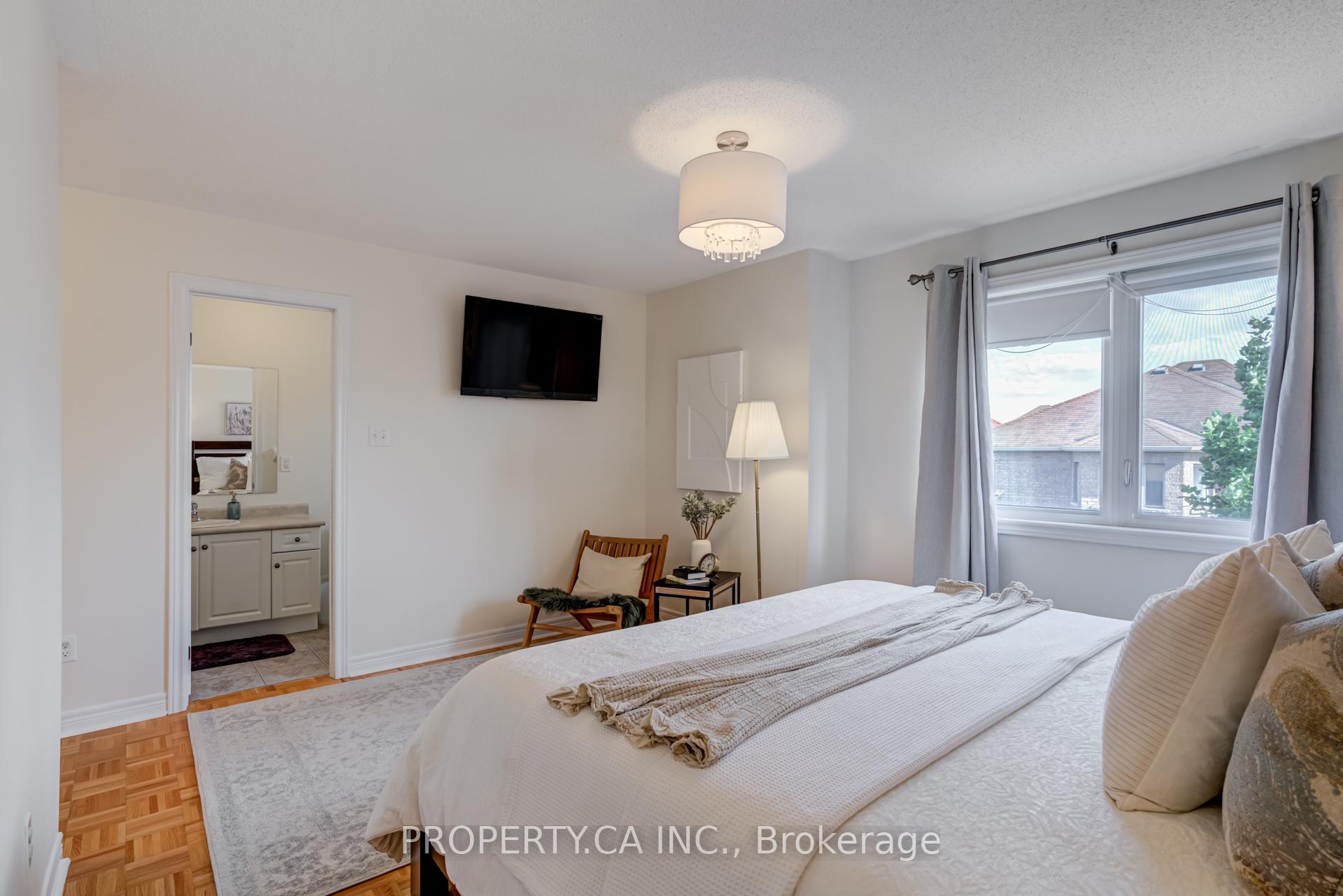 Photo 24 of 35 Canyon Gate Crescent, Vaughan, Rural Vaughan — HOMEH