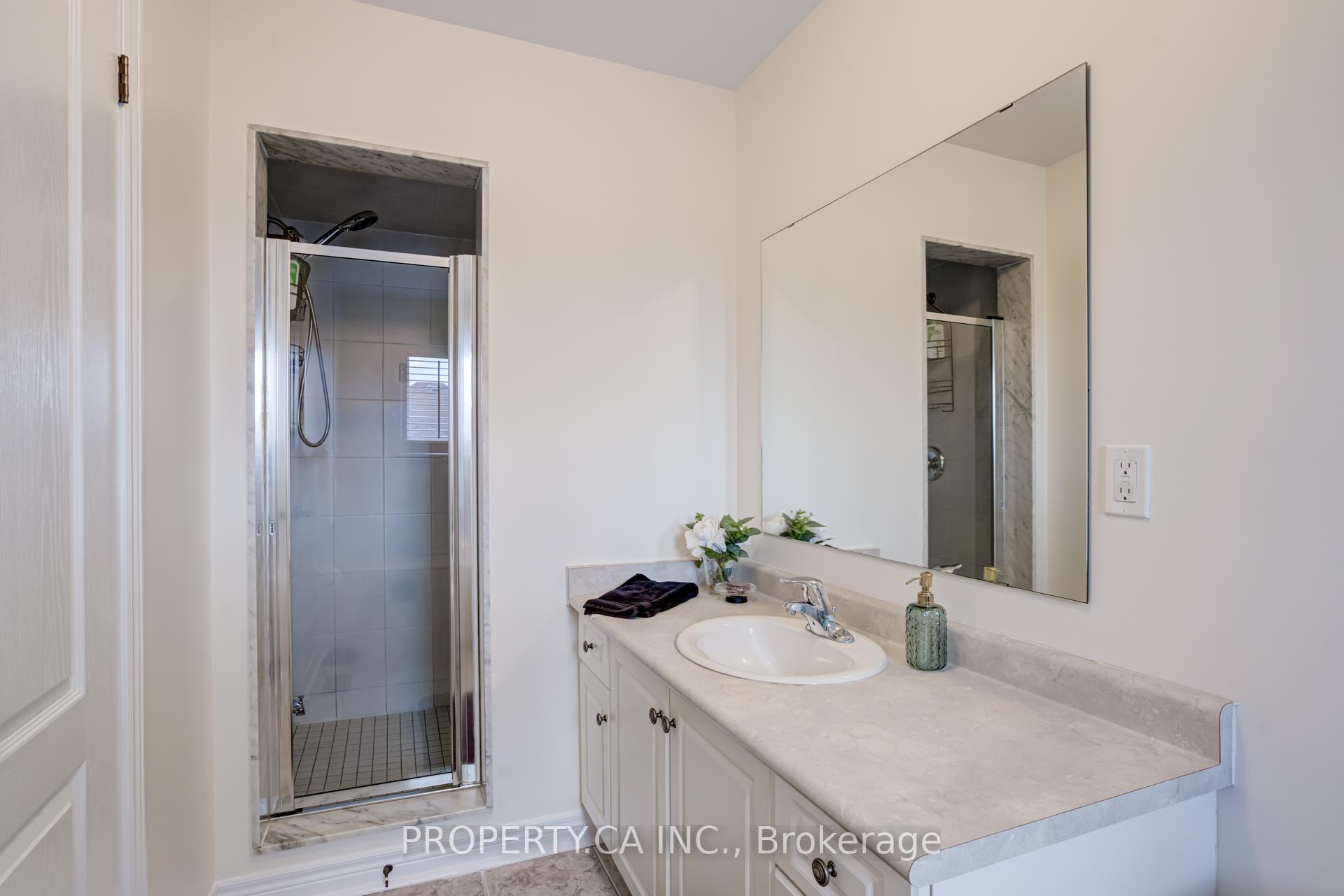 Photo 32 of 35 Canyon Gate Crescent, Vaughan, Rural Vaughan — HOMEH