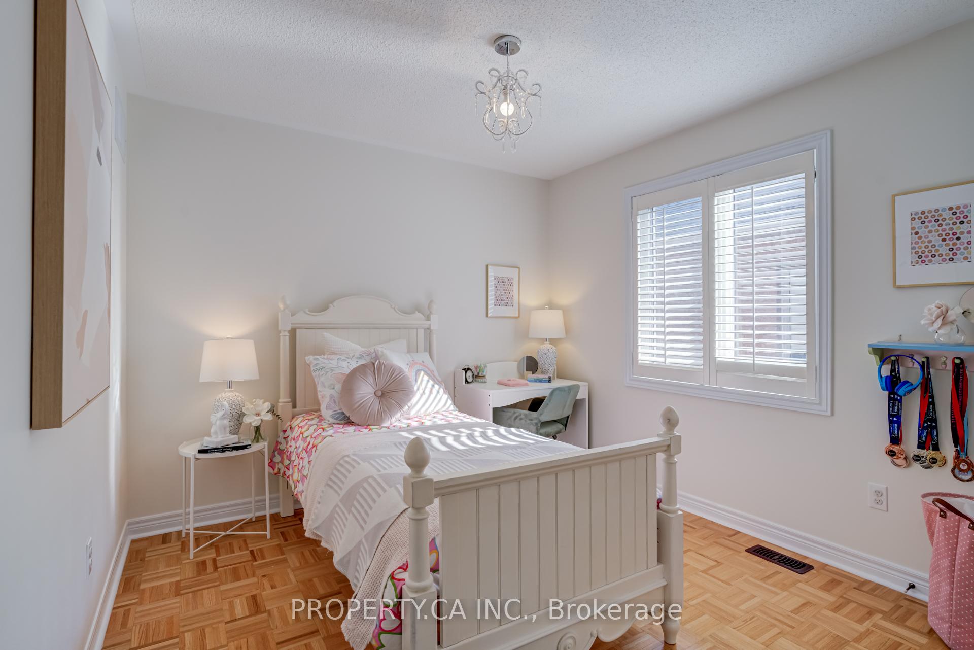 Photo 34 of 35 Canyon Gate Crescent, Vaughan, Rural Vaughan — HOMEH