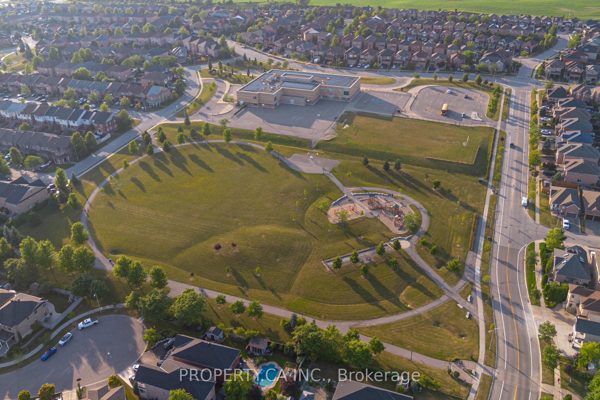 Photo 43 of 35 Canyon Gate Crescent, Vaughan, Rural Vaughan — HOMEH
