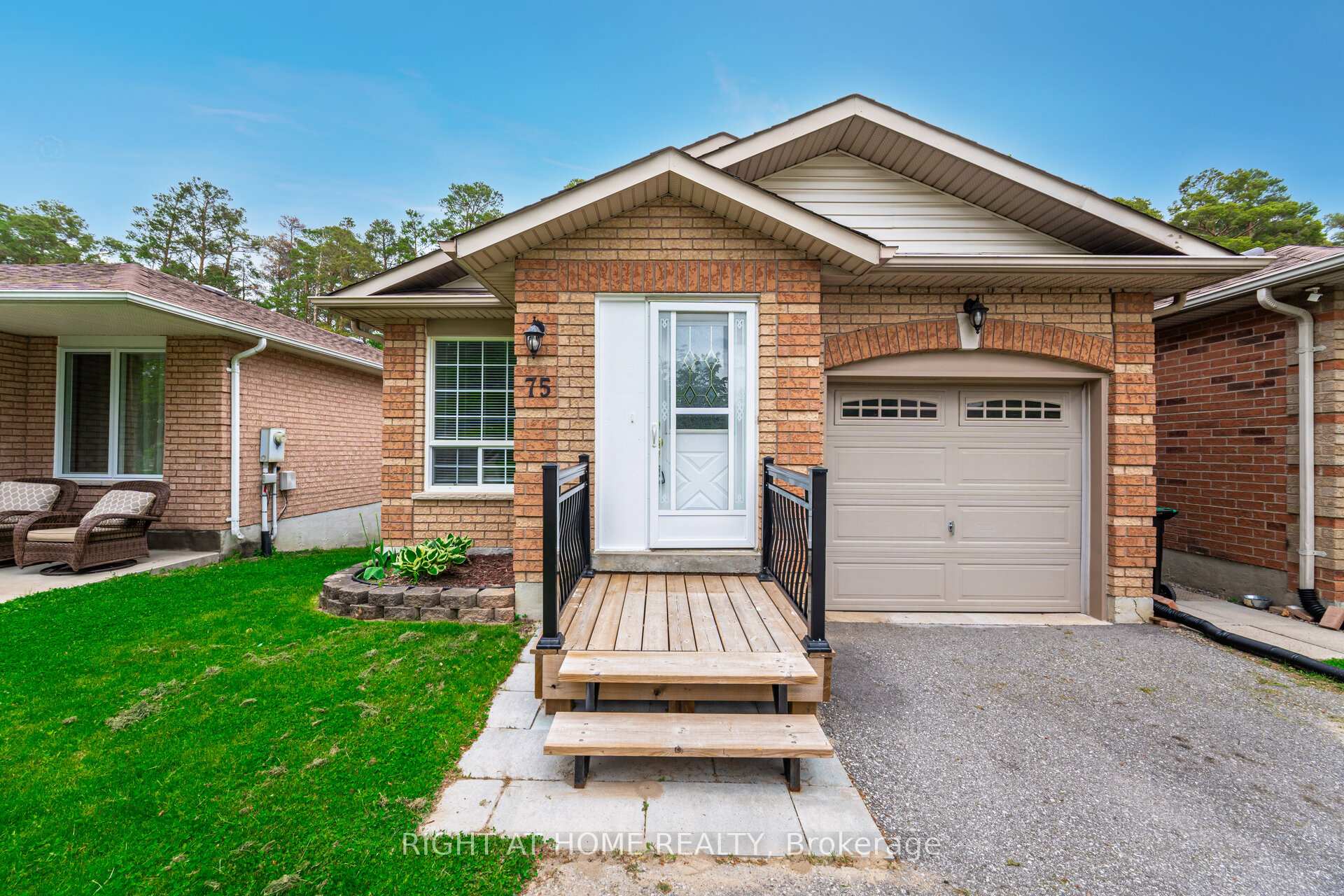 Photo 27 of 75 Kate Aitken Crescent, New Tecumseth, Beeton — HOMEH
