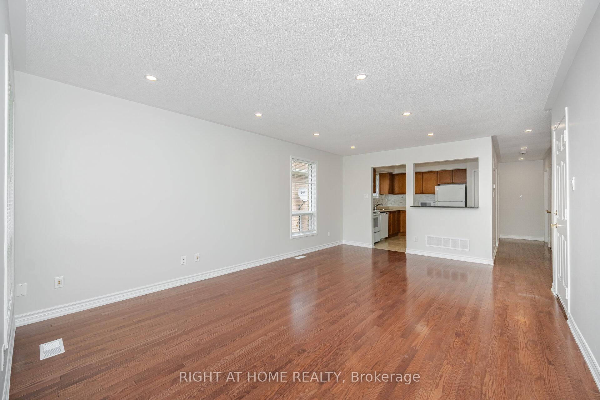 Photo 3 of 75 Kate Aitken Crescent, New Tecumseth, Beeton — HOMEH