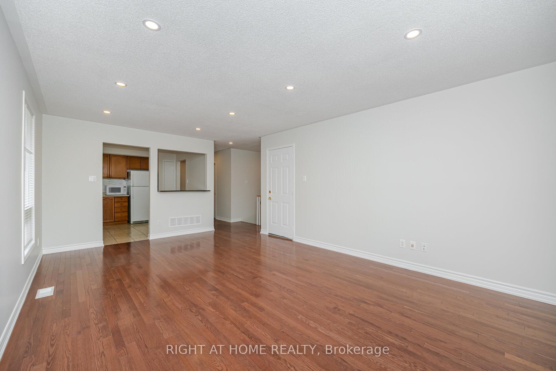 Photo 14 of 75 Kate Aitken Crescent, New Tecumseth, Beeton — HOMEH