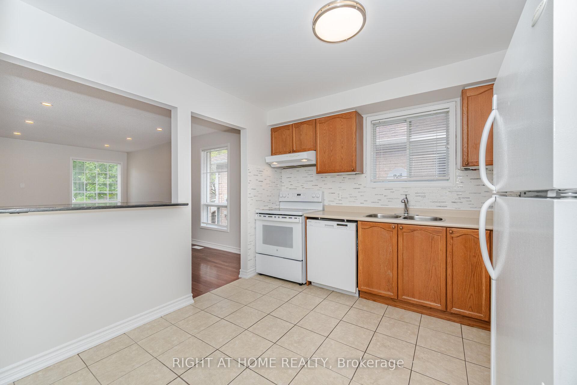 Photo 5 of 75 Kate Aitken Crescent, New Tecumseth, Beeton — HOMEH