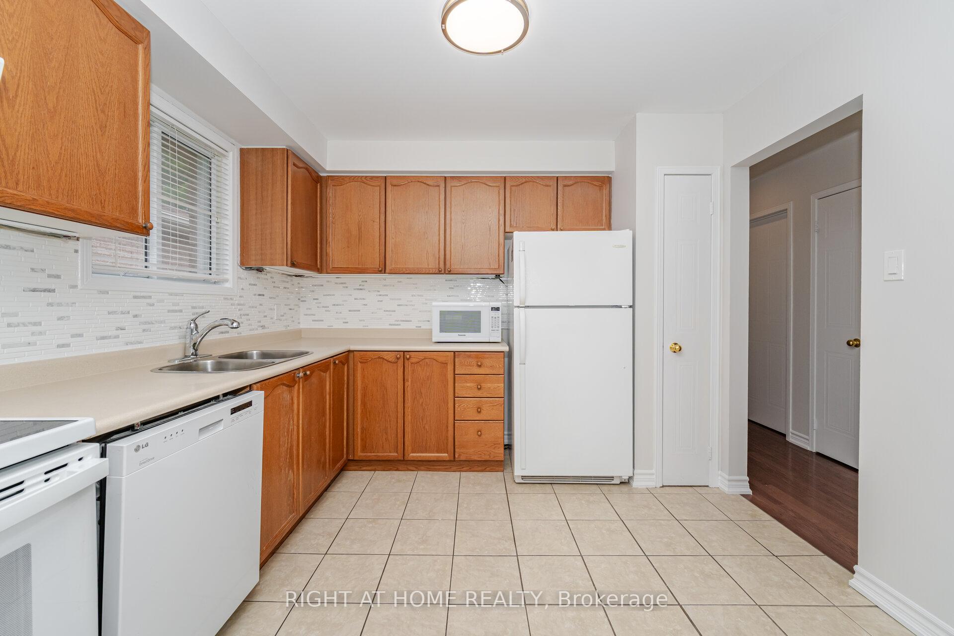 Photo 35 of 75 Kate Aitken Crescent, New Tecumseth, Beeton — HOMEH