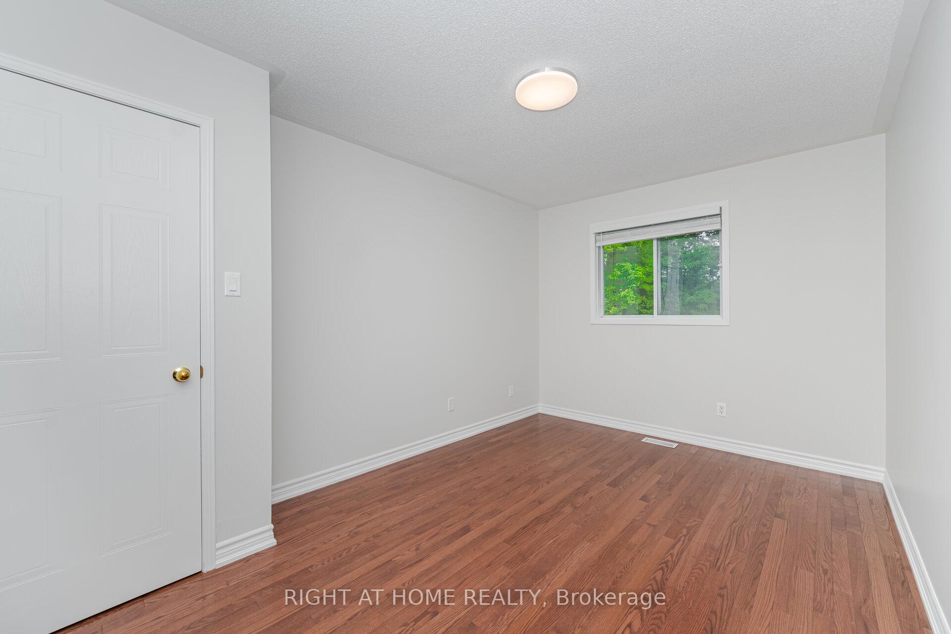 Photo 31 of 75 Kate Aitken Crescent, New Tecumseth, Beeton — HOMEH