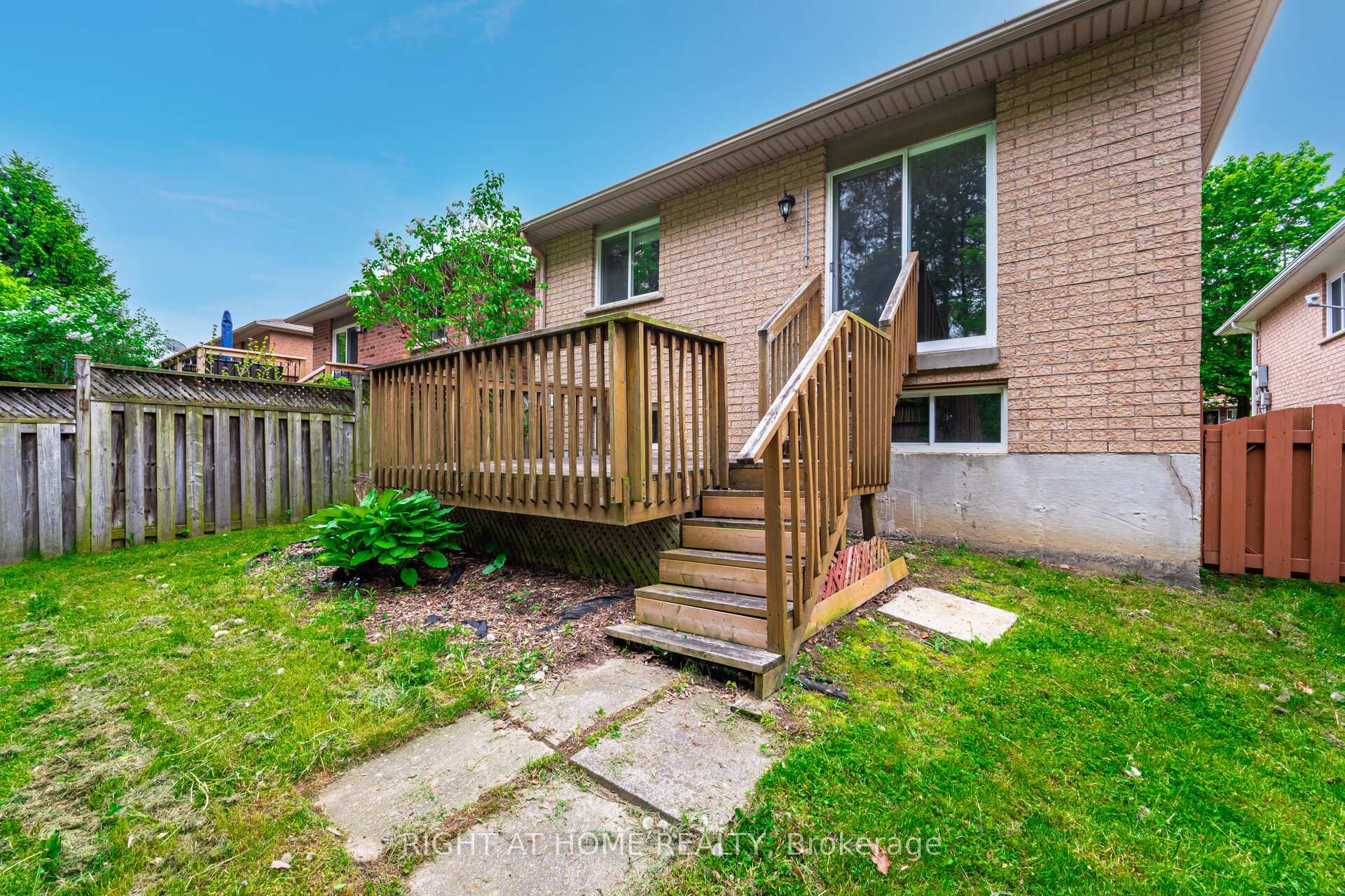 Photo 26 of 75 Kate Aitken Crescent, New Tecumseth, Beeton — HOMEH