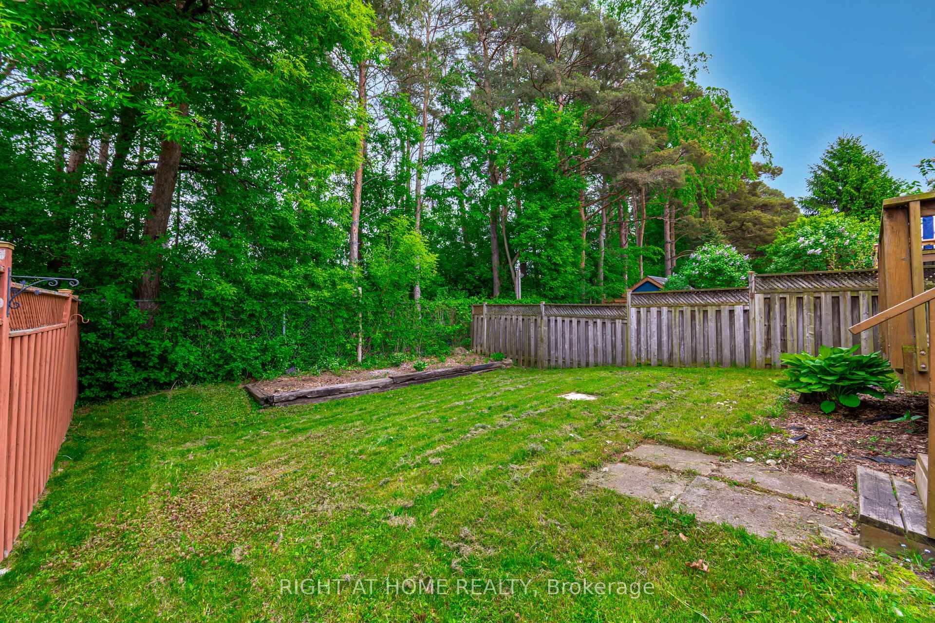 Photo 34 of 75 Kate Aitken Crescent, New Tecumseth, Beeton — HOMEH