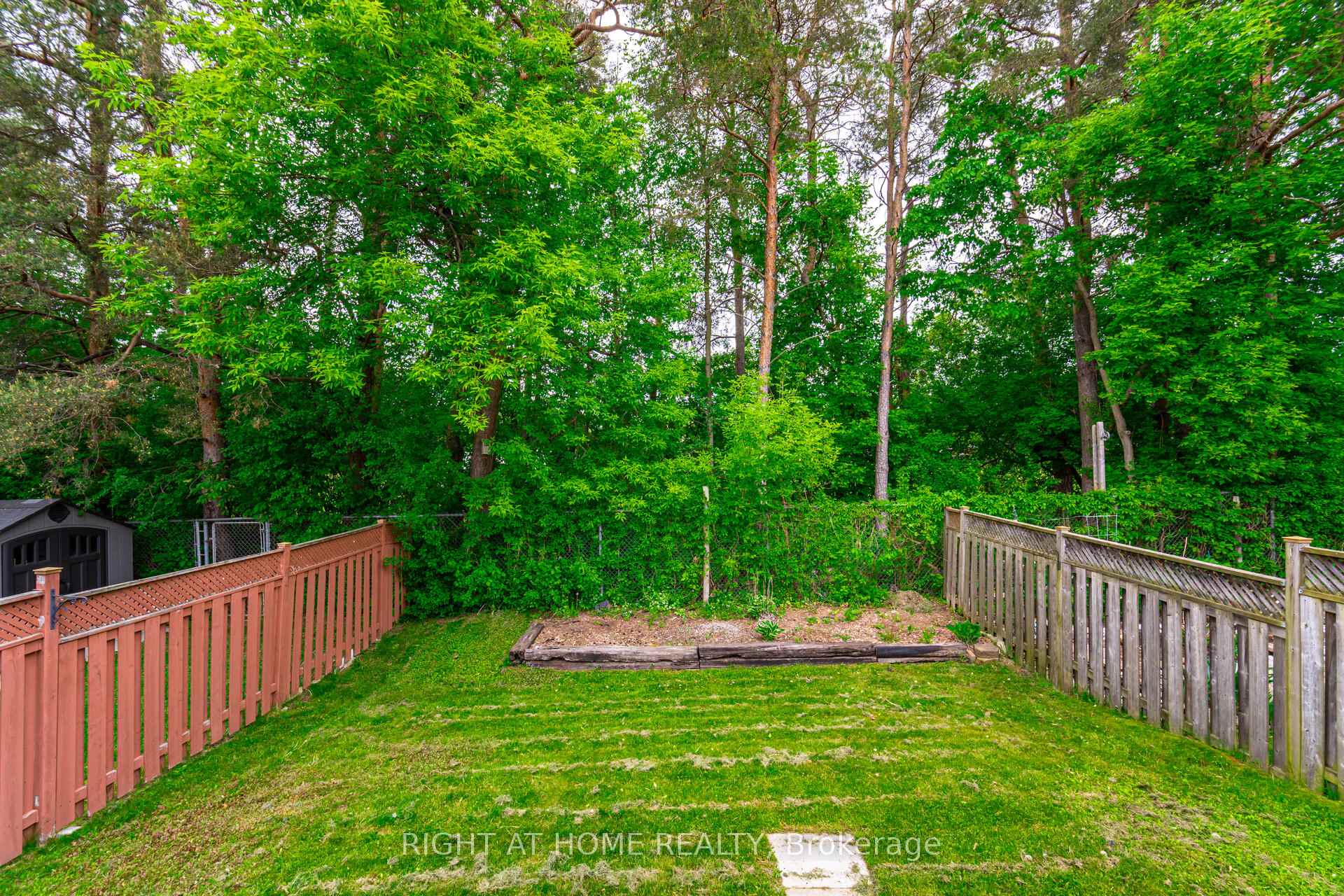 Photo 23 of 75 Kate Aitken Crescent, New Tecumseth, Beeton — HOMEH