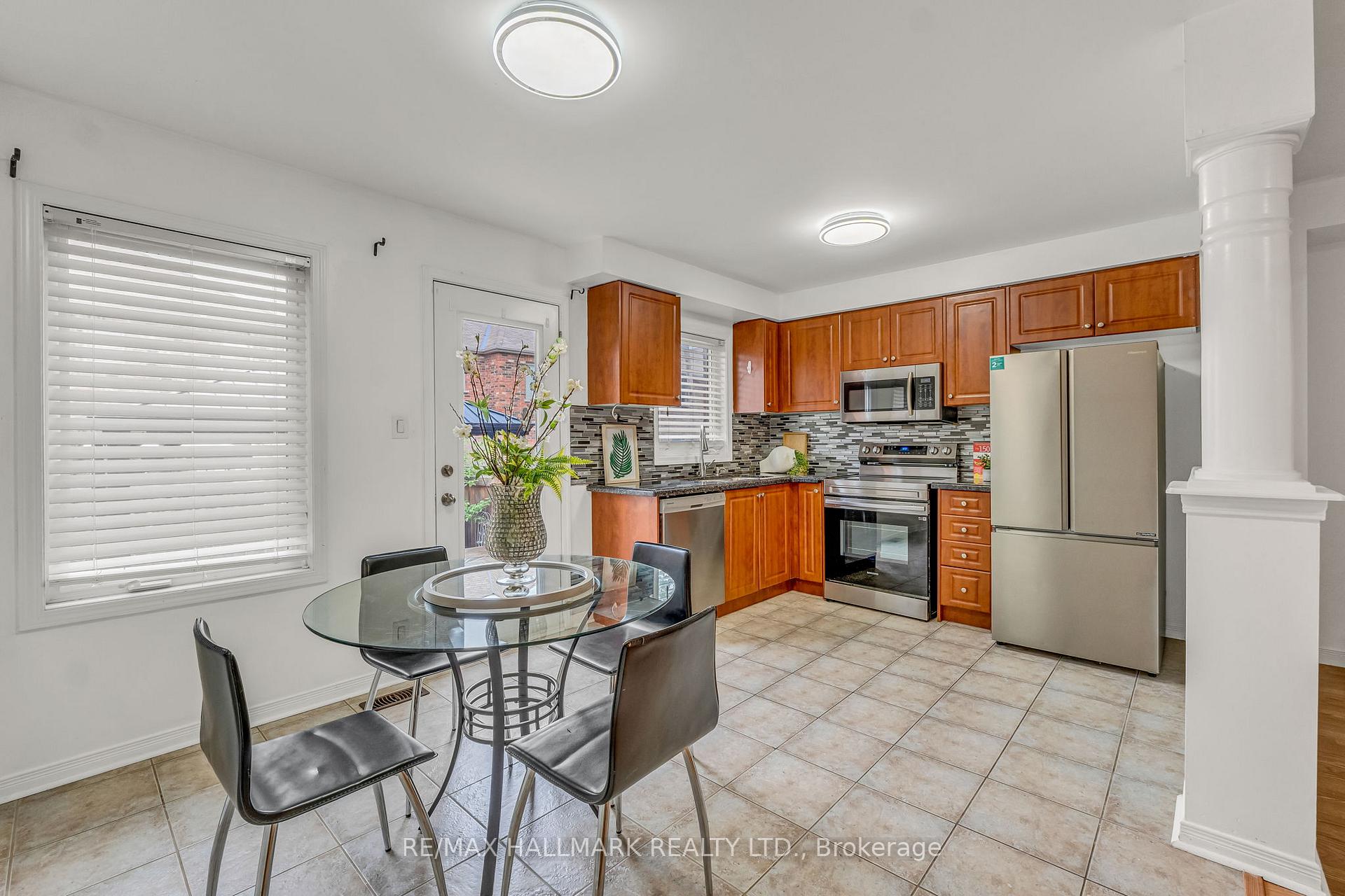 Photo 12 of 52 Muscadel Road, Vaughan, Vellore Village — HOMEH