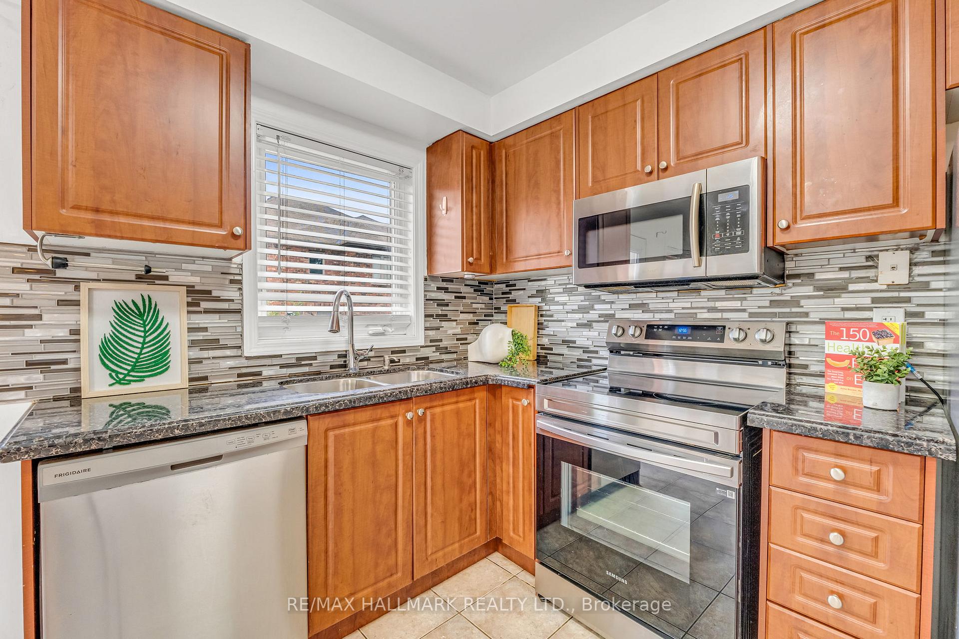 Photo 17 of 52 Muscadel Road, Vaughan, Vellore Village — HOMEH