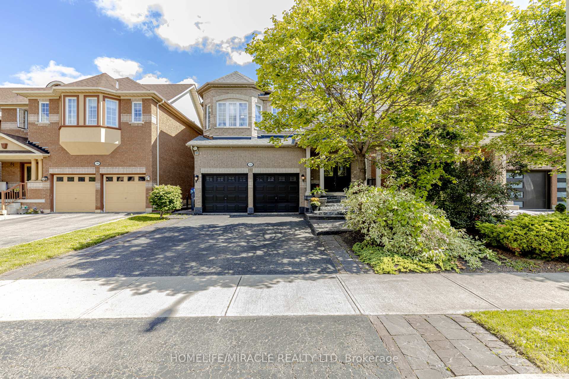 Photo 1 of 32 Masters Green Crescent, Brampton, Snelgrove — HOMEH