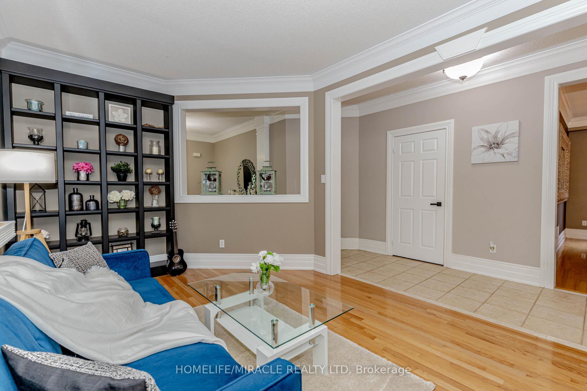 Photo 7 of 32 Masters Green Crescent, Brampton, Snelgrove — HOMEH
