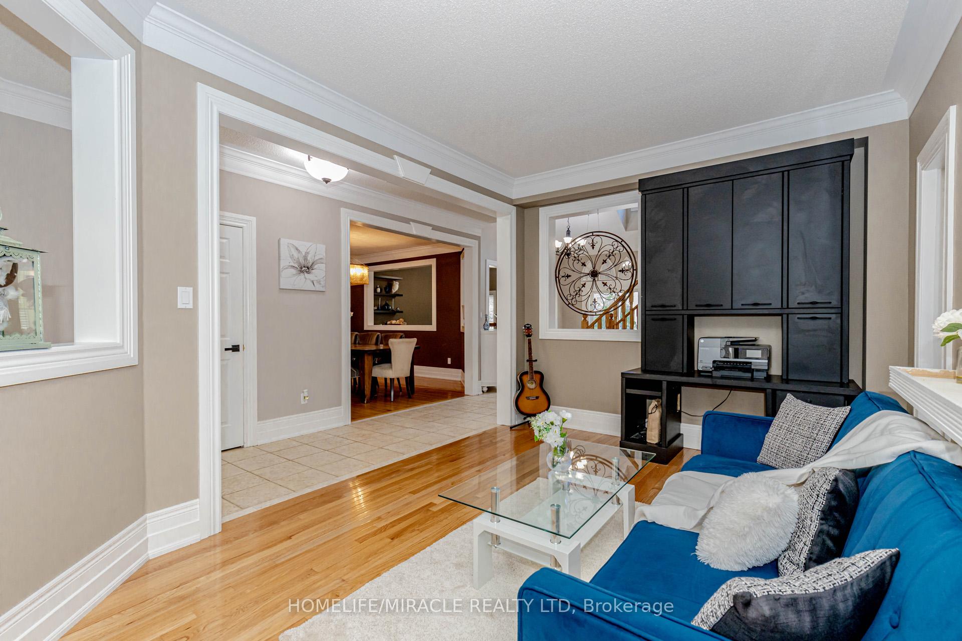 Photo 9 of 32 Masters Green Crescent, Brampton, Snelgrove — HOMEH