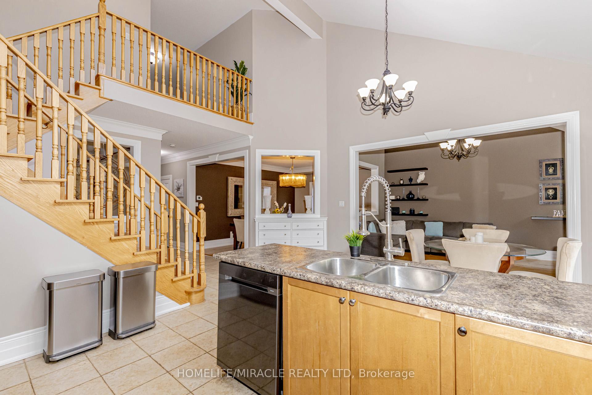 Photo 22 of 32 Masters Green Crescent, Brampton, Snelgrove — HOMEH