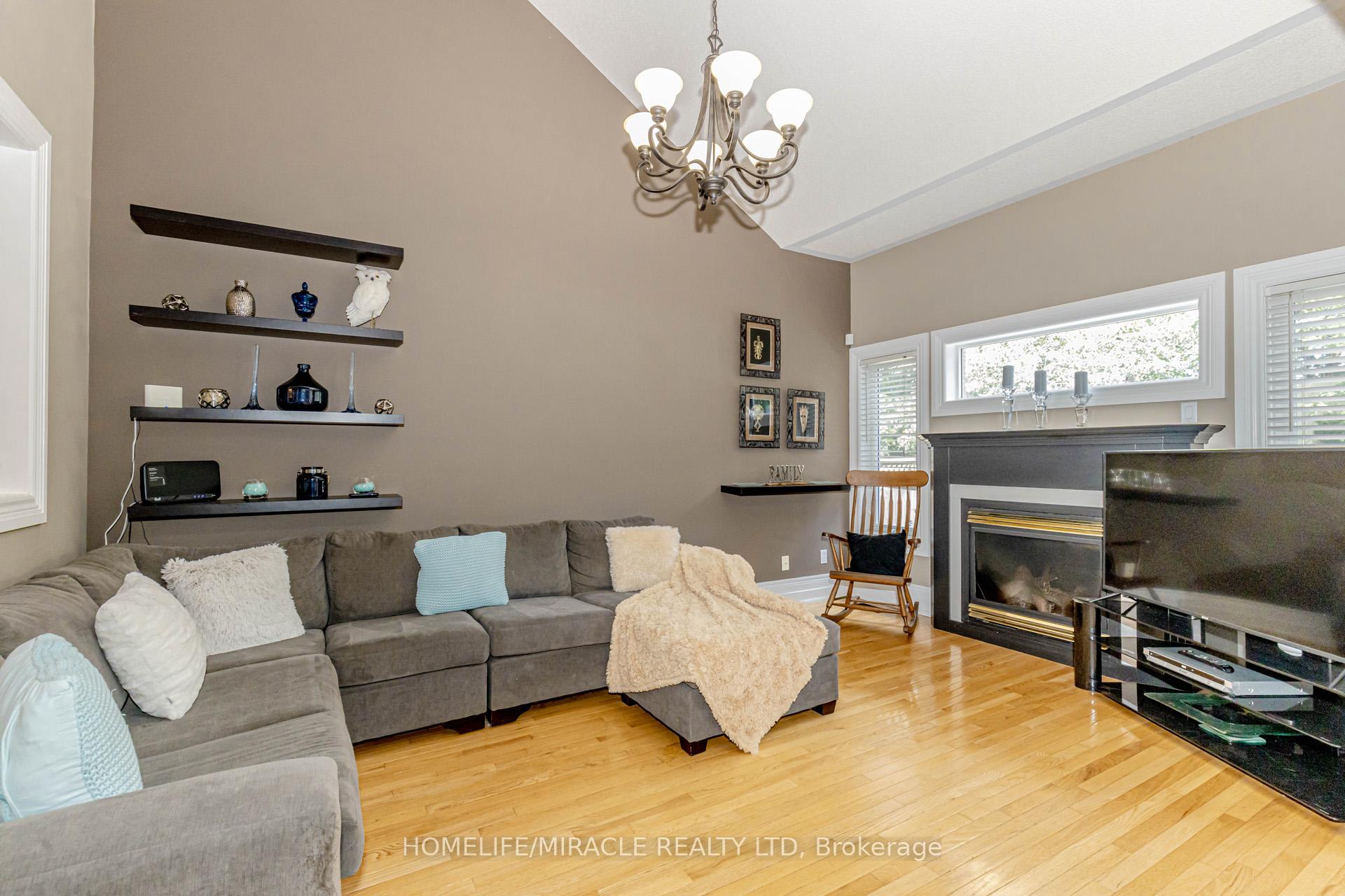 Photo 21 of 32 Masters Green Crescent, Brampton, Snelgrove — HOMEH