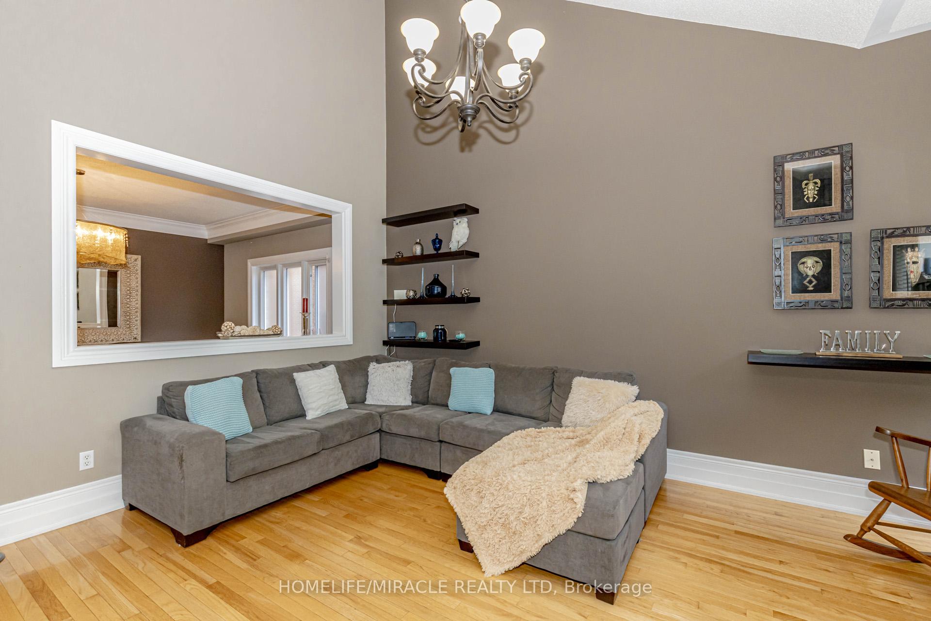 Photo 23 of 32 Masters Green Crescent, Brampton, Snelgrove — HOMEH