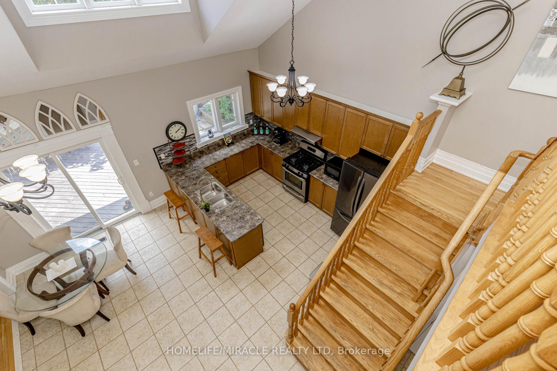 Photo 25 of 32 Masters Green Crescent, Brampton, Snelgrove — HOMEH