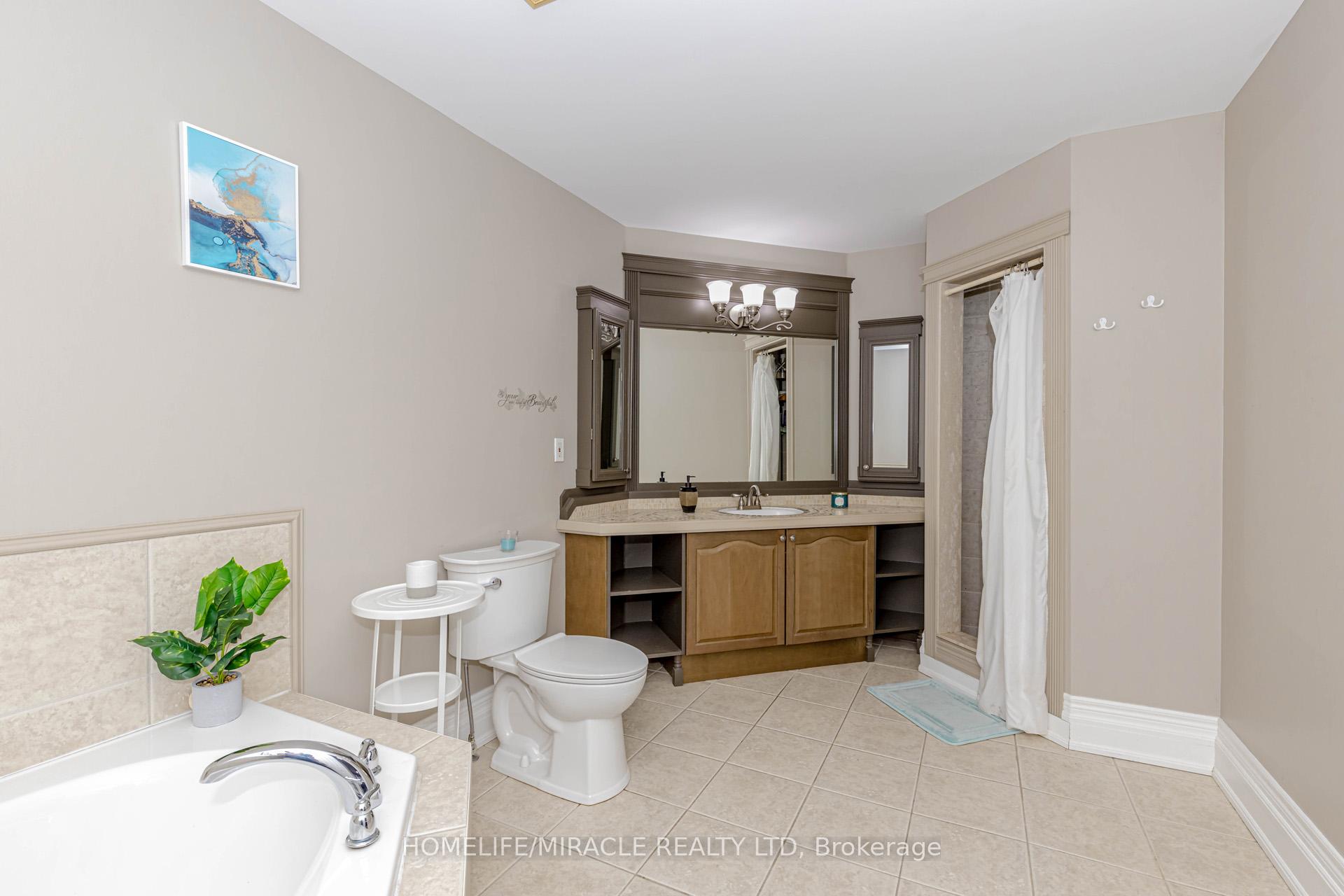 Photo 24 of 32 Masters Green Crescent, Brampton, Snelgrove — HOMEH