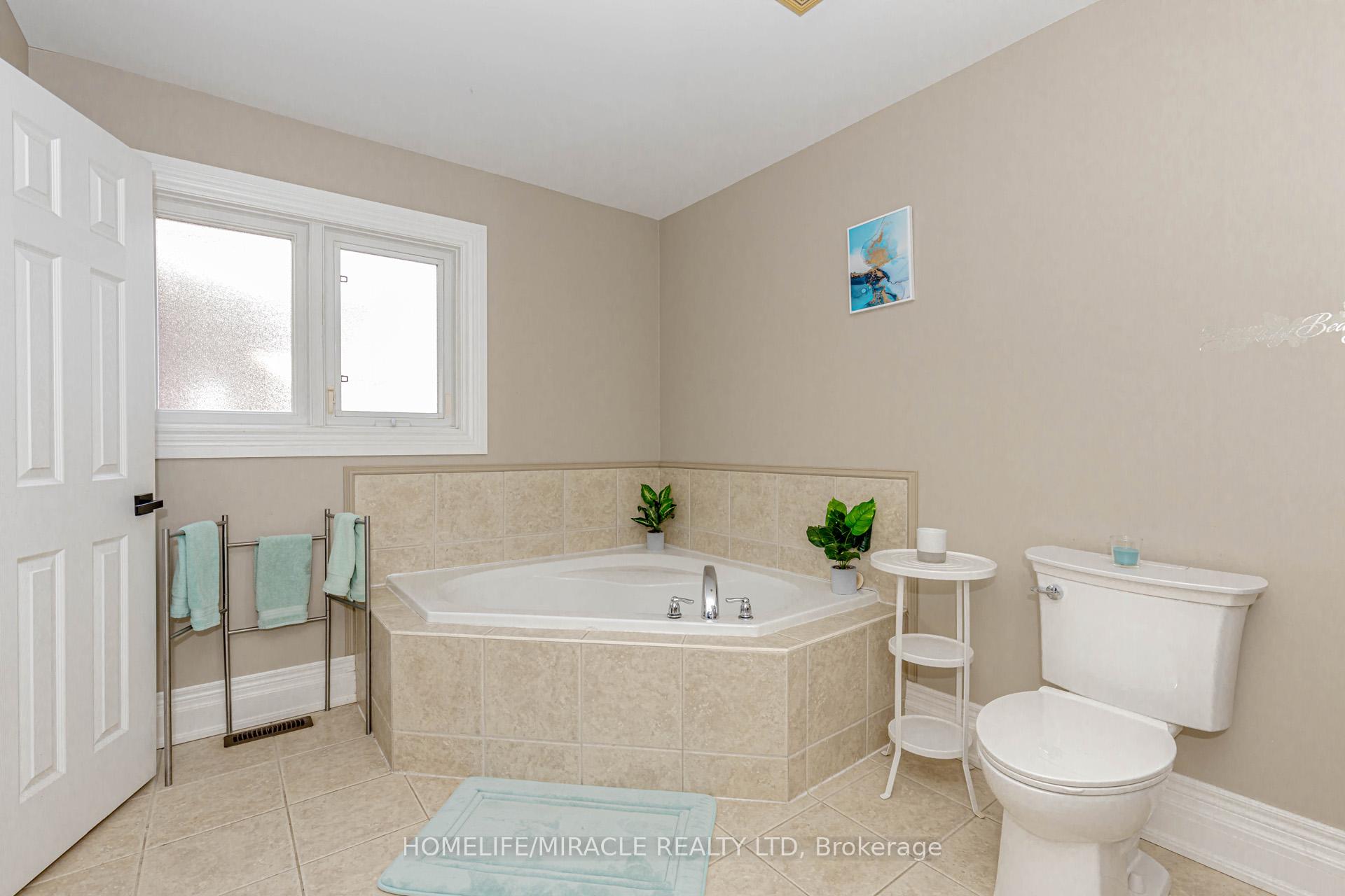 Photo 30 of 32 Masters Green Crescent, Brampton, Snelgrove — HOMEH