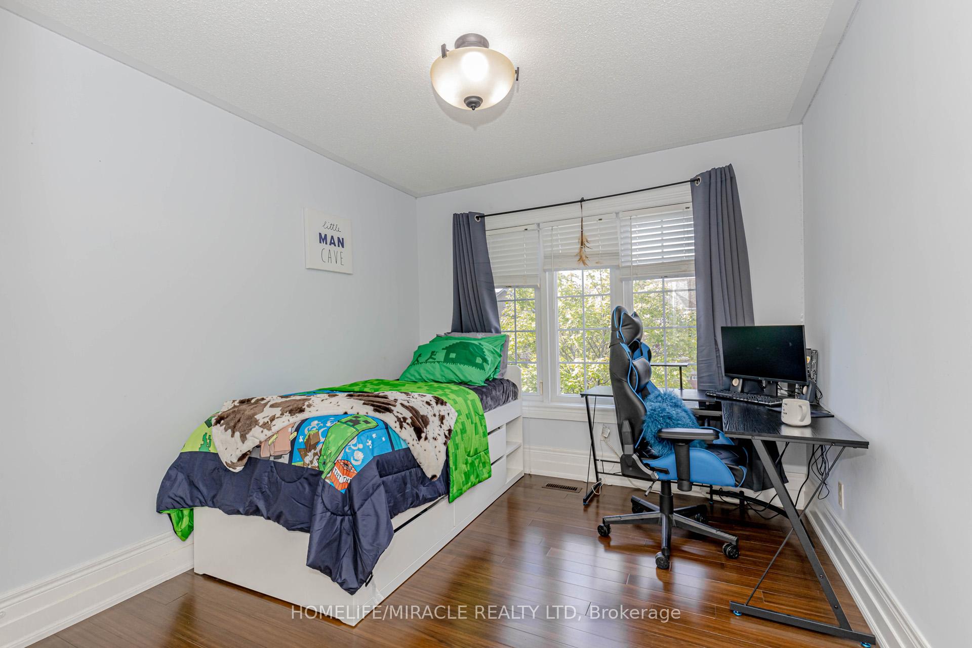 Photo 32 of 32 Masters Green Crescent, Brampton, Snelgrove — HOMEH