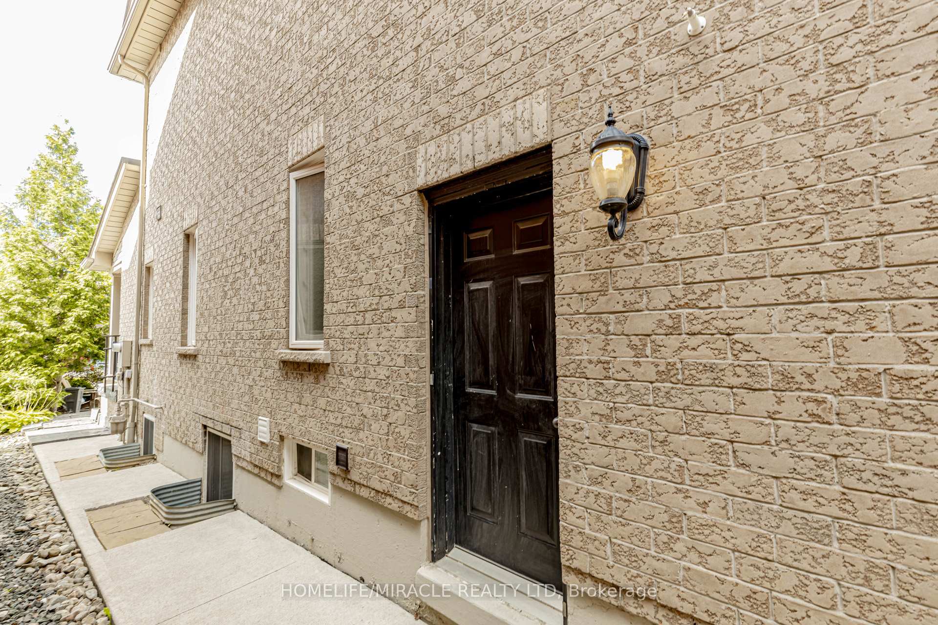 Photo 38 of 32 Masters Green Crescent, Brampton, Snelgrove — HOMEH