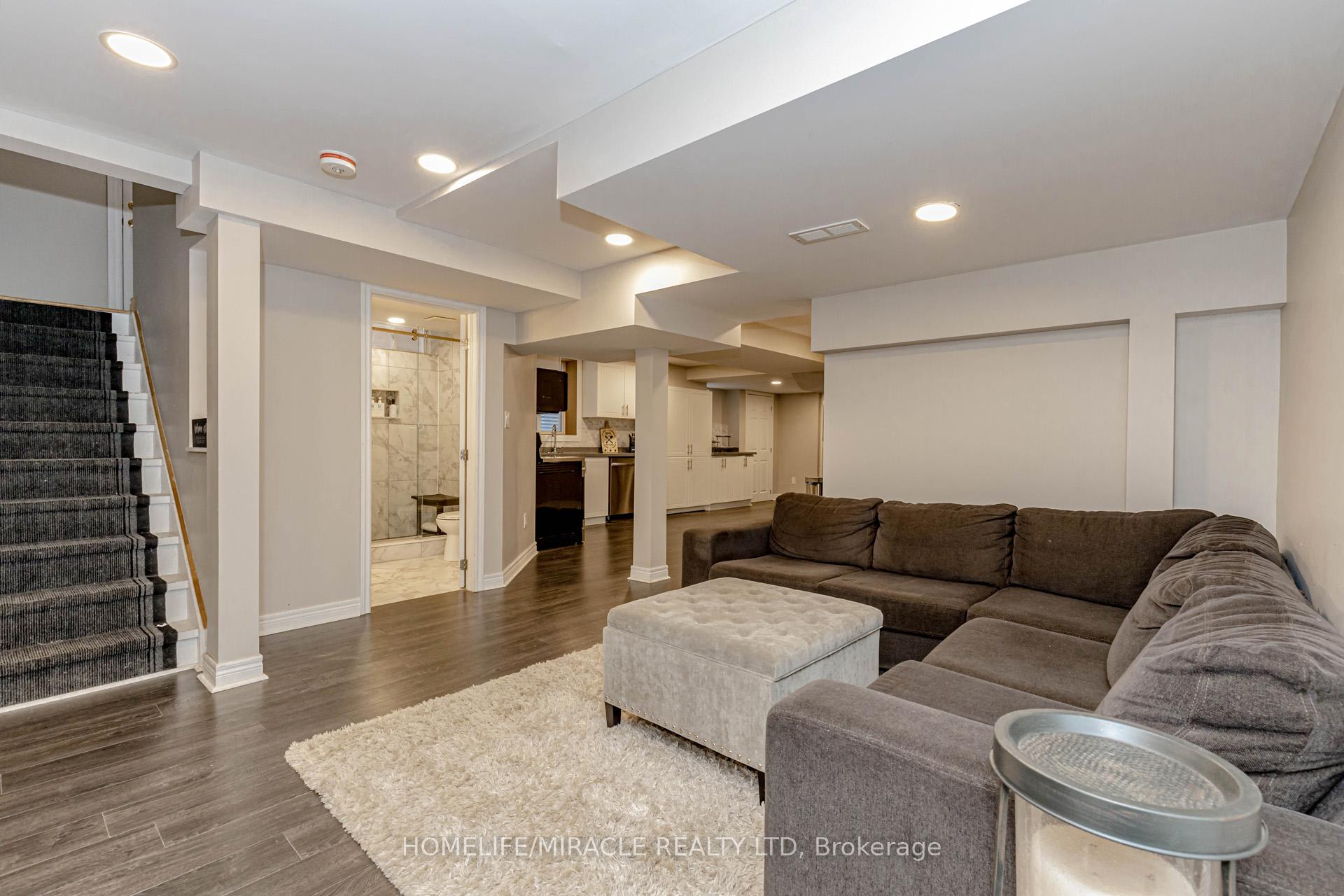 Photo 40 of 32 Masters Green Crescent, Brampton, Snelgrove — HOMEH