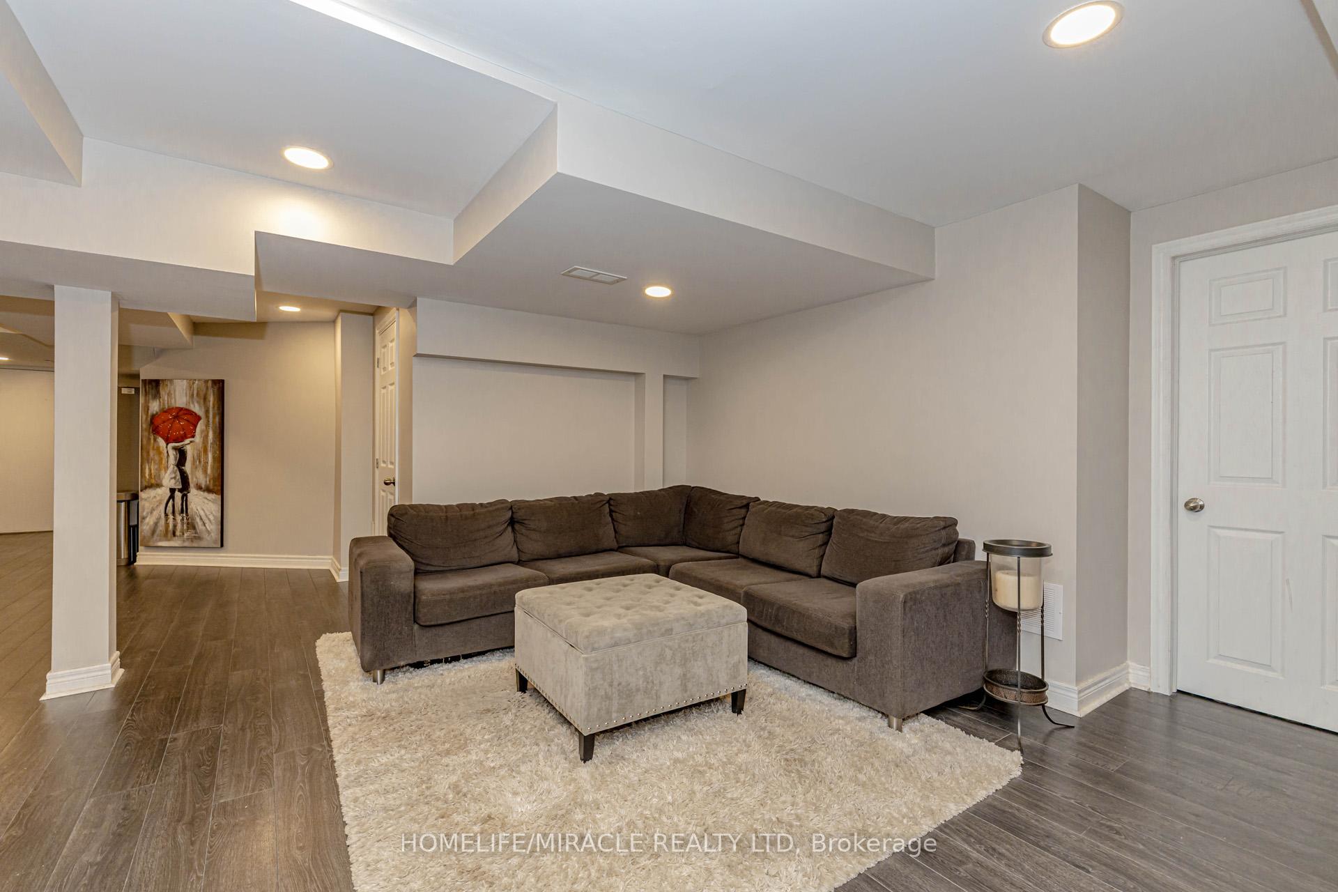 Photo 34 of 32 Masters Green Crescent, Brampton, Snelgrove — HOMEH