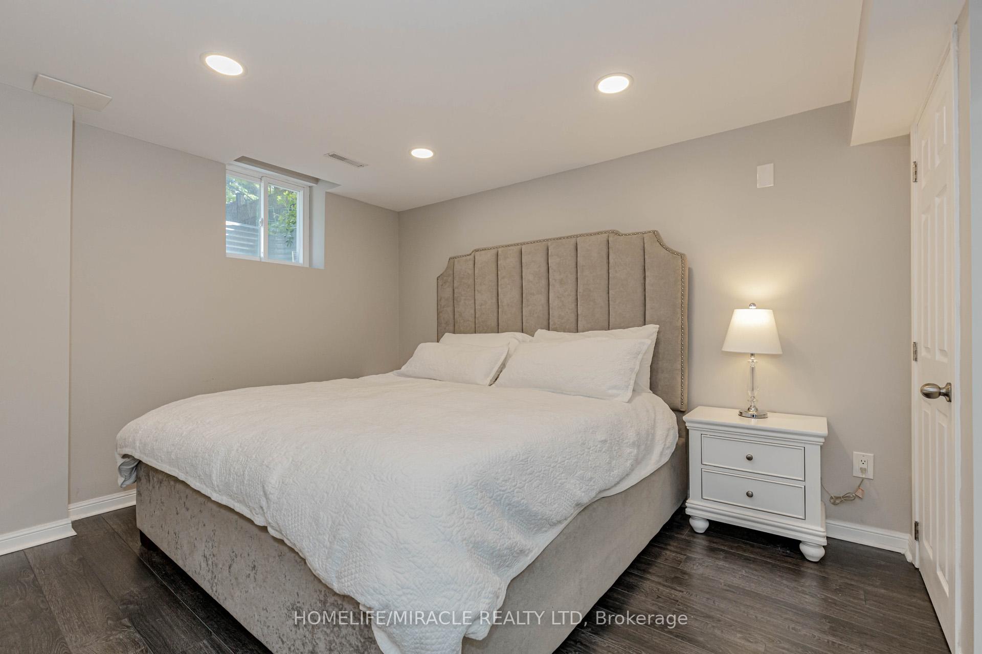 Photo 42 of 32 Masters Green Crescent, Brampton, Snelgrove — HOMEH