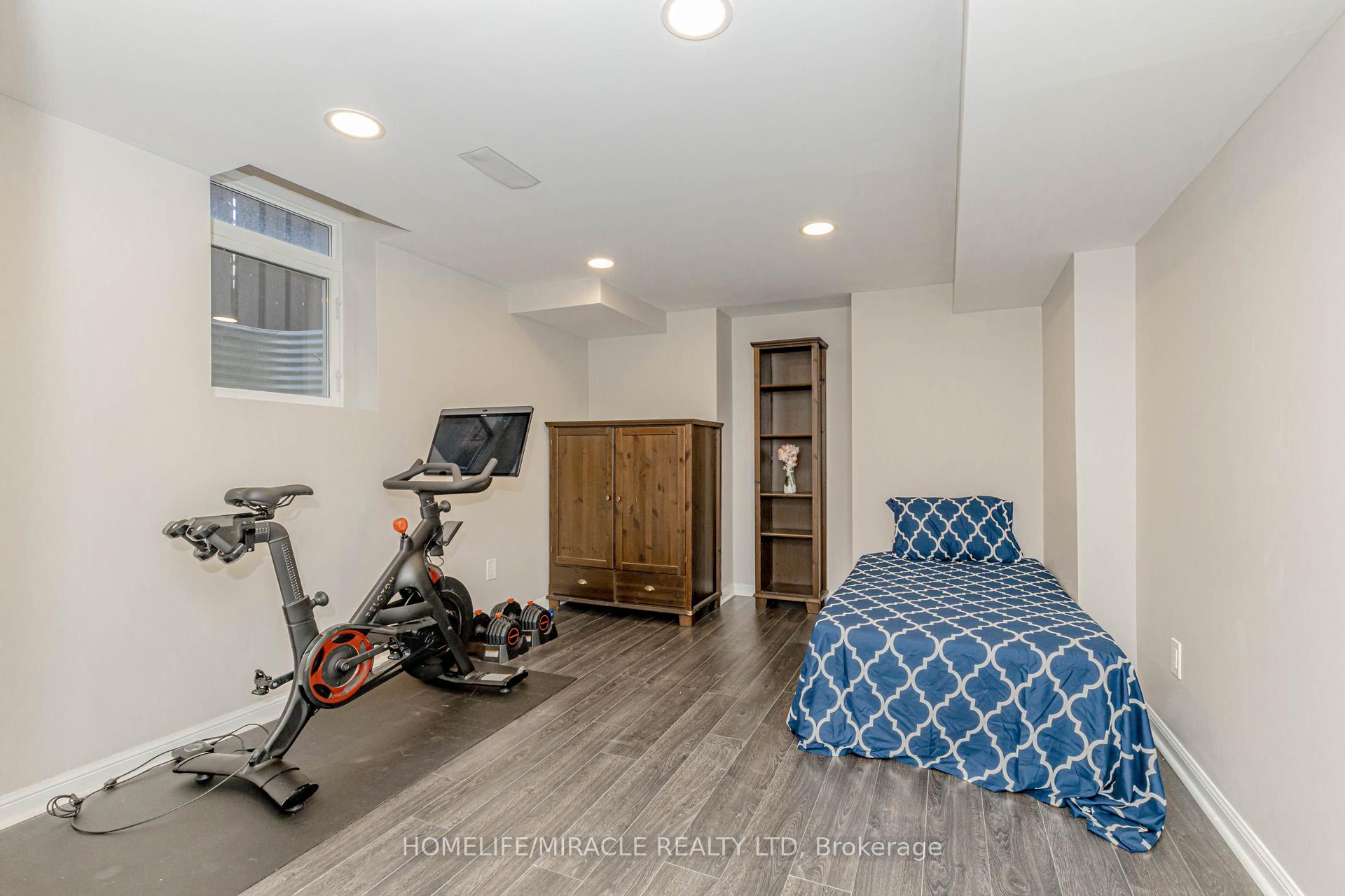 Photo 44 of 32 Masters Green Crescent, Brampton, Snelgrove — HOMEH