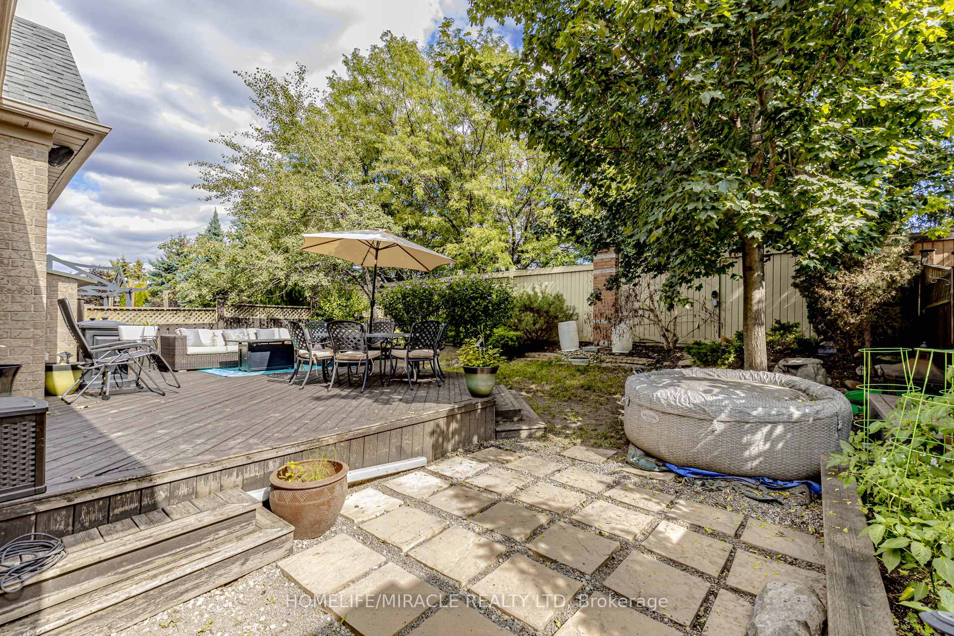 Photo 46 of 32 Masters Green Crescent, Brampton, Snelgrove — HOMEH