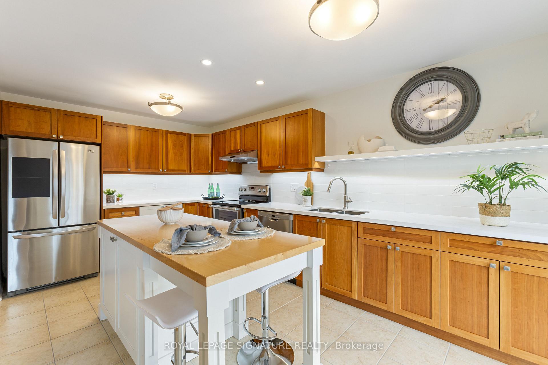 Photo 4 of 27 Lunney Crescent, Clarington, Bowmanville — HOMEH