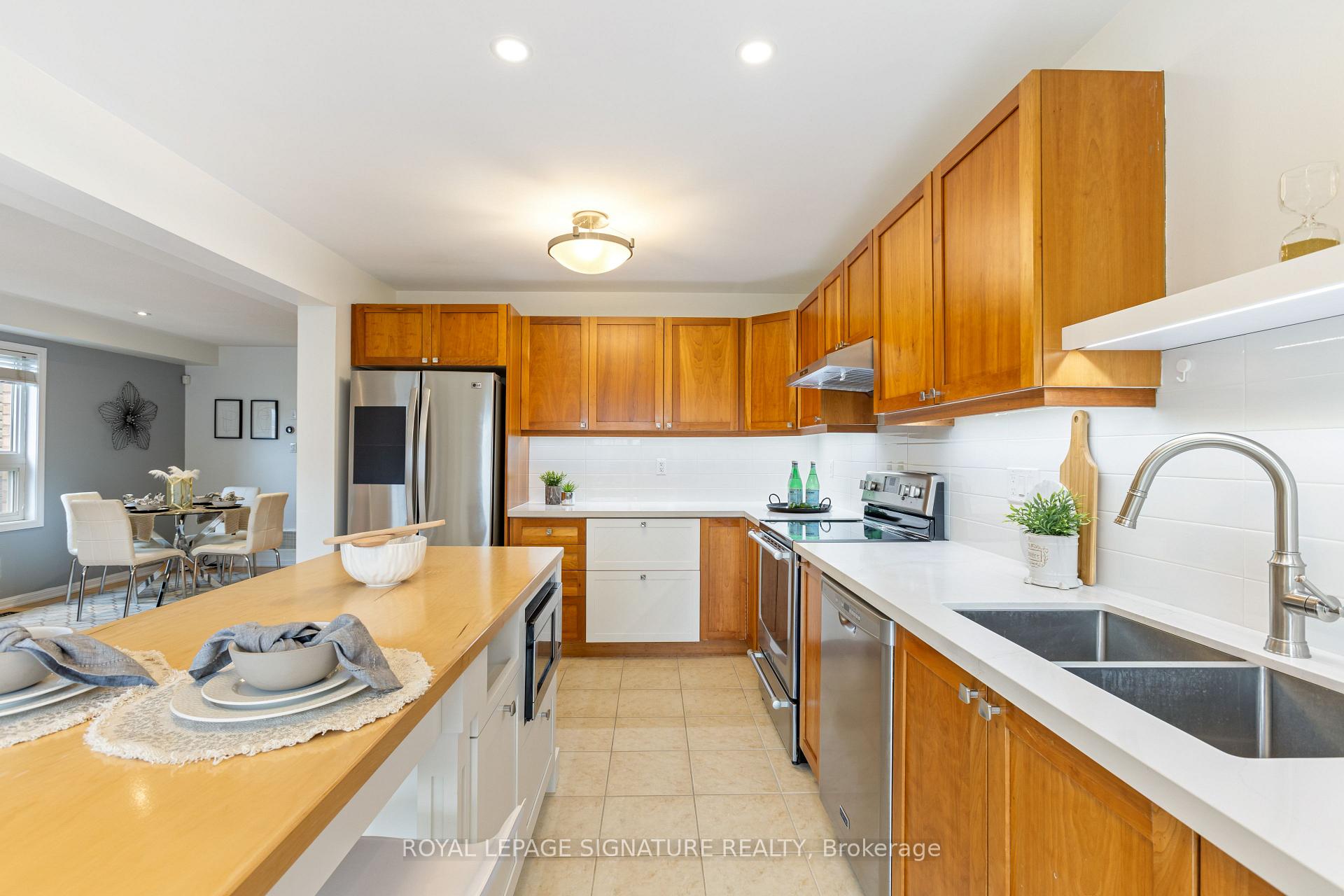 Photo 9 of 27 Lunney Crescent, Clarington, Bowmanville — HOMEH