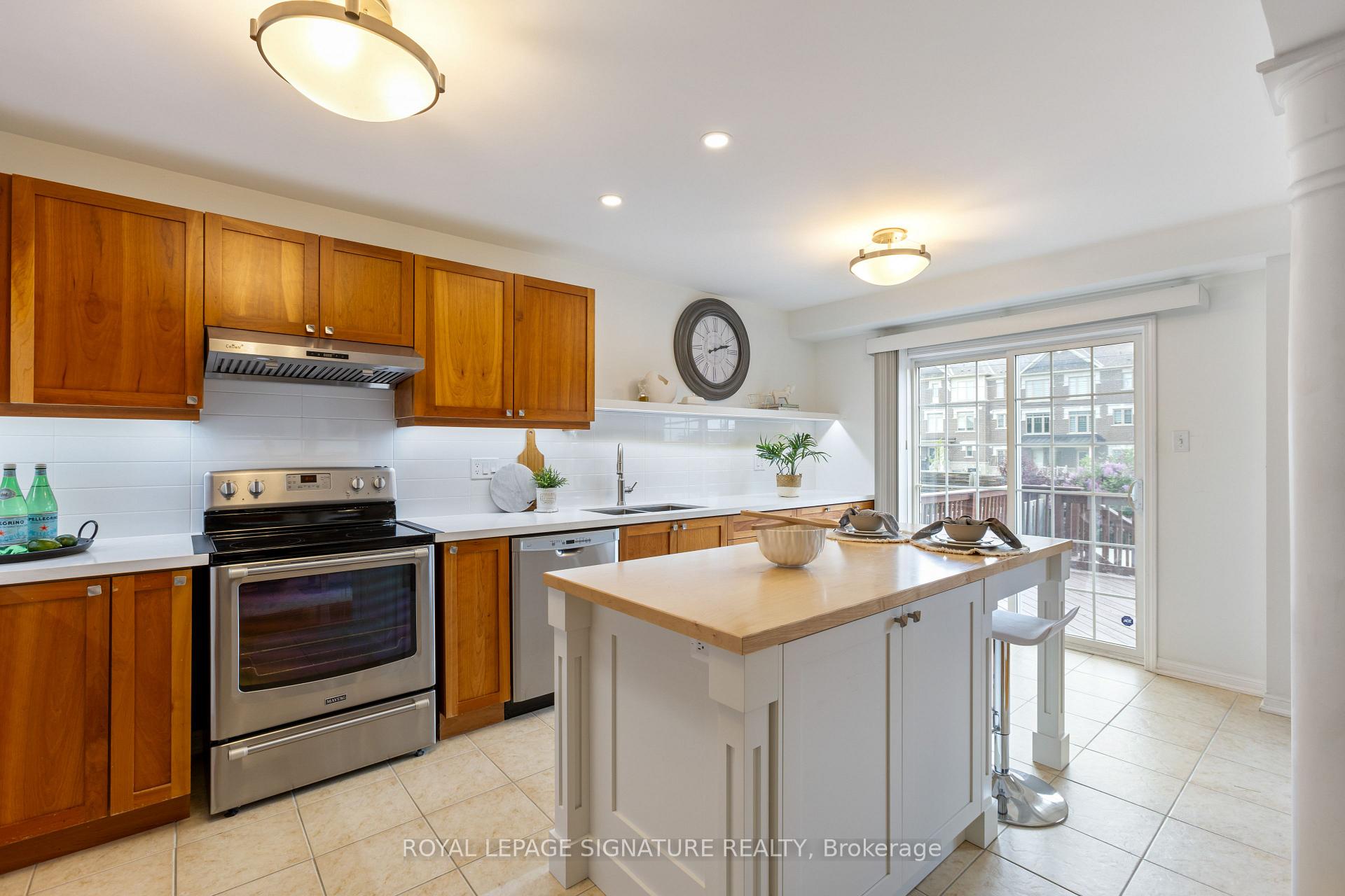 Photo 15 of 27 Lunney Crescent, Clarington, Bowmanville — HOMEH