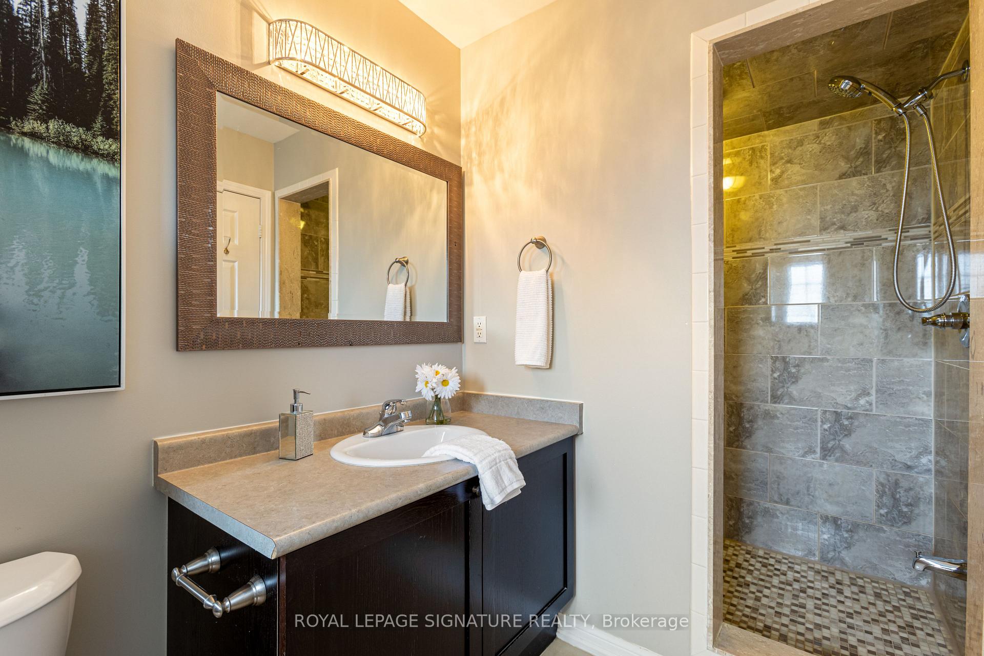 Photo 23 of 27 Lunney Crescent, Clarington, Bowmanville — HOMEH
