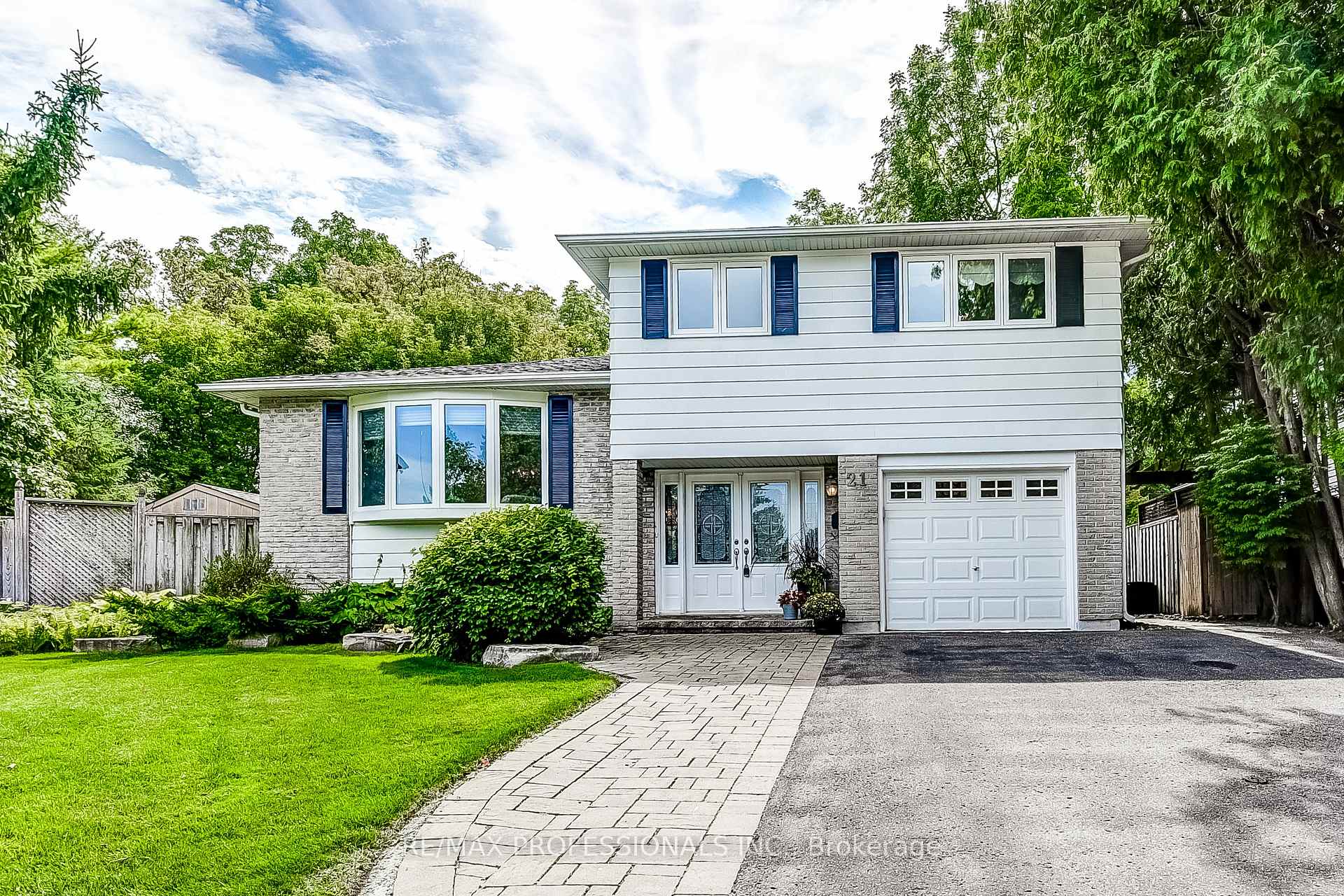 Photo 1 of 21 Birch Court, Aurora, Aurora Village — HOMEH